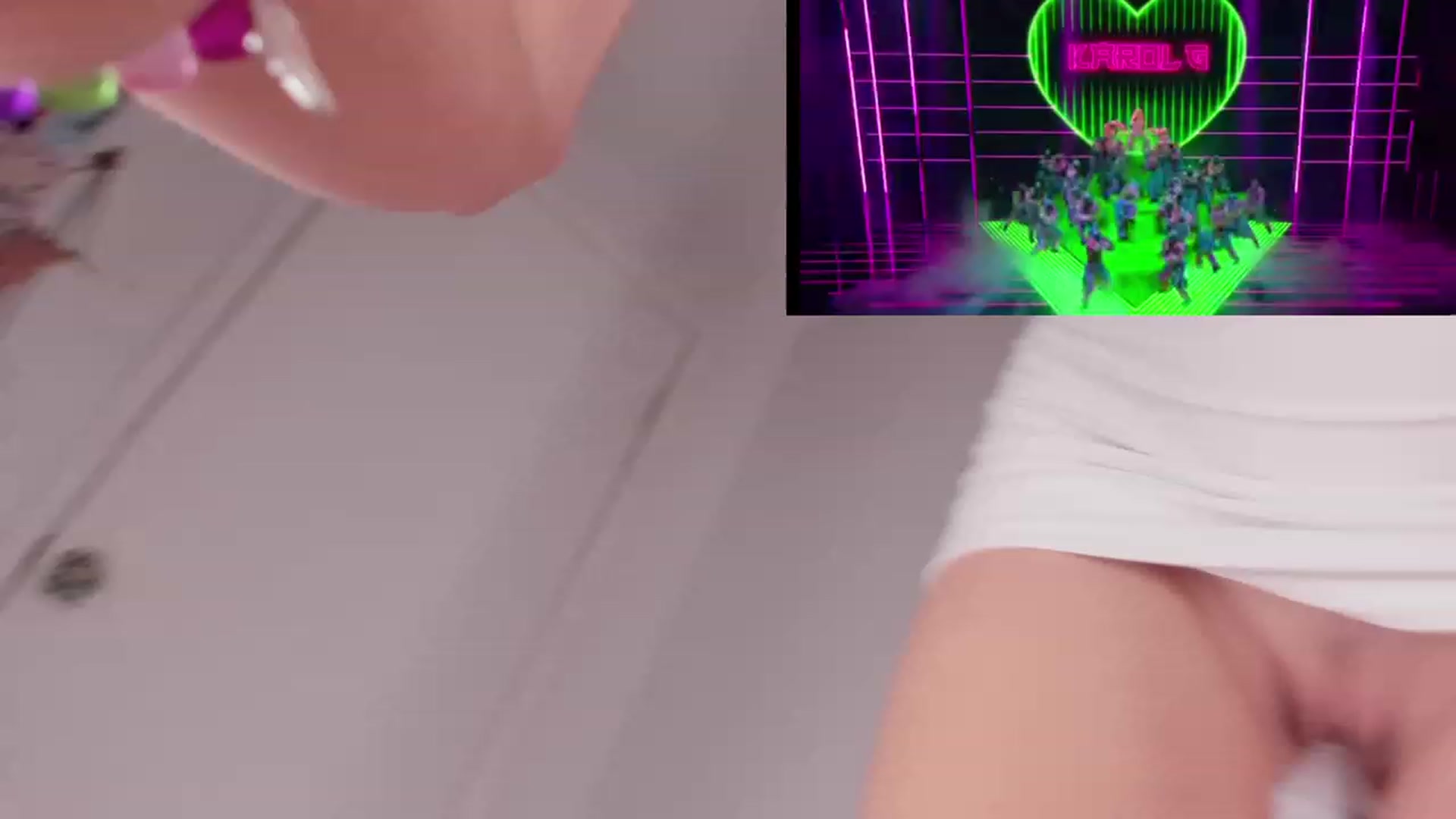 Gallery image thumbnail from NaomiDee's myfreecams stream on, 09/13/2023, 05:08 image 3 of 20