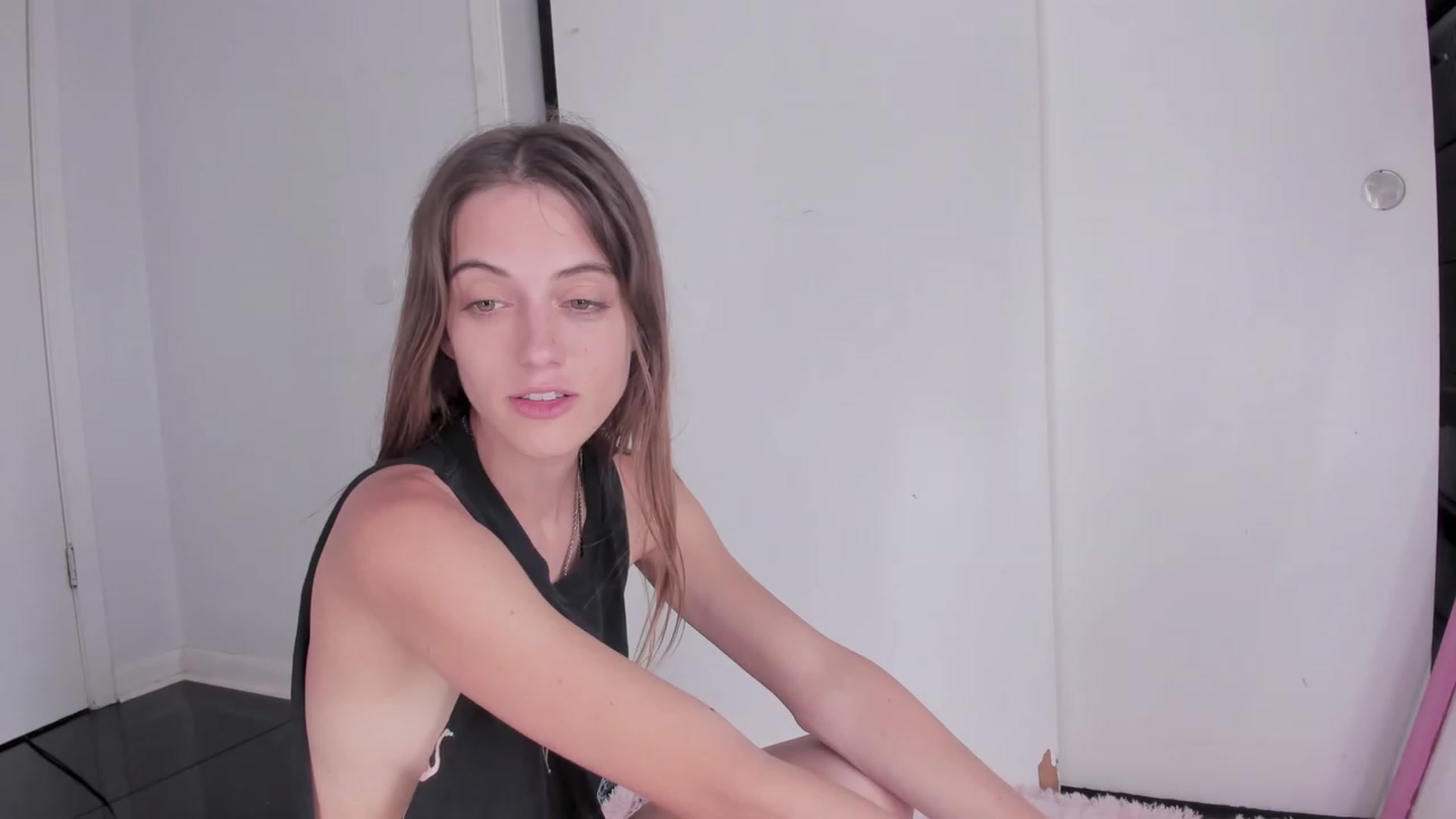 Gallery image thumbnail from NaomiDee's myfreecams stream on, 09/16/2023, 22:21 image 7 of 20