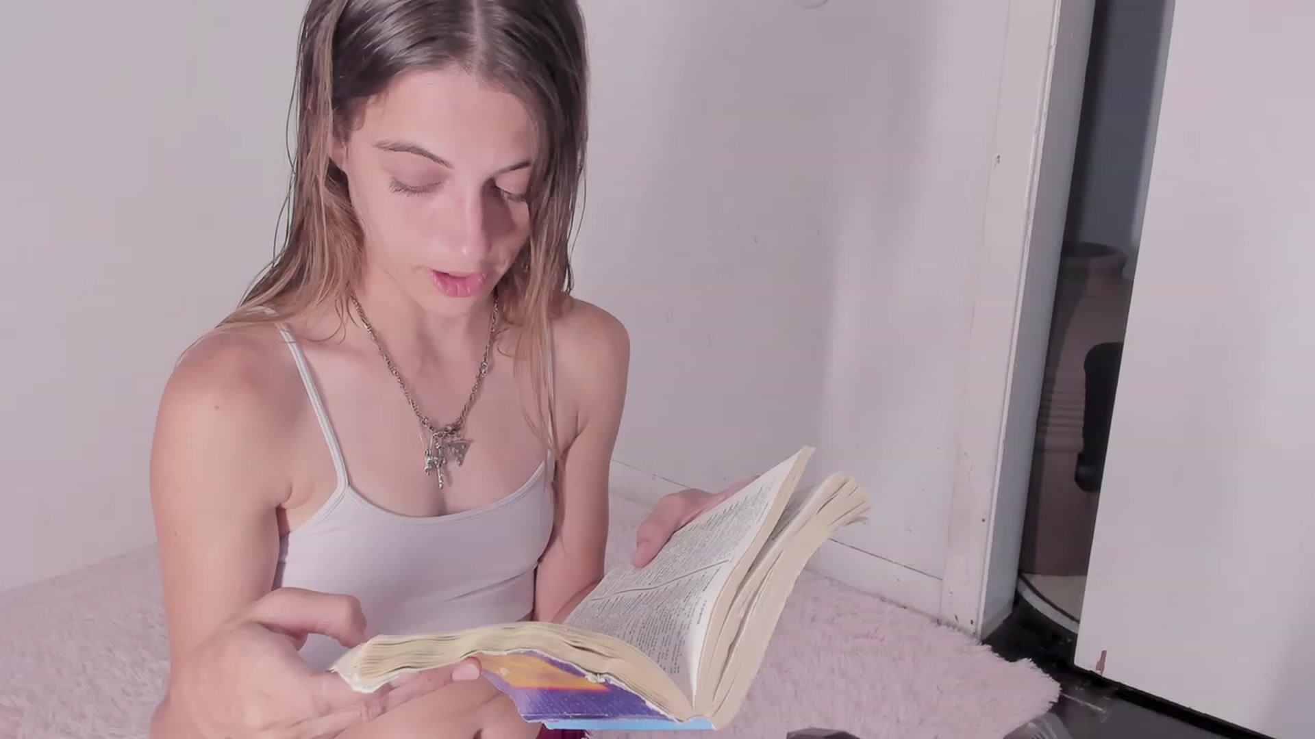 Gallery image thumbnail from NaomiDee's myfreecams stream on, 09/25/2023, 01:29 image 5 of 20