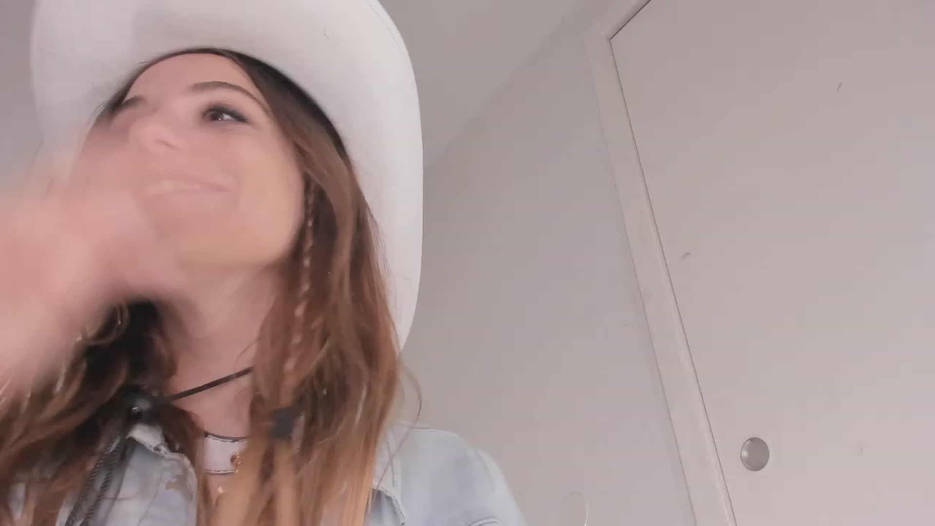Gallery image thumbnail from NaomiDee's myfreecams stream on, 10/22/2023, 07:34 image 8 of 20