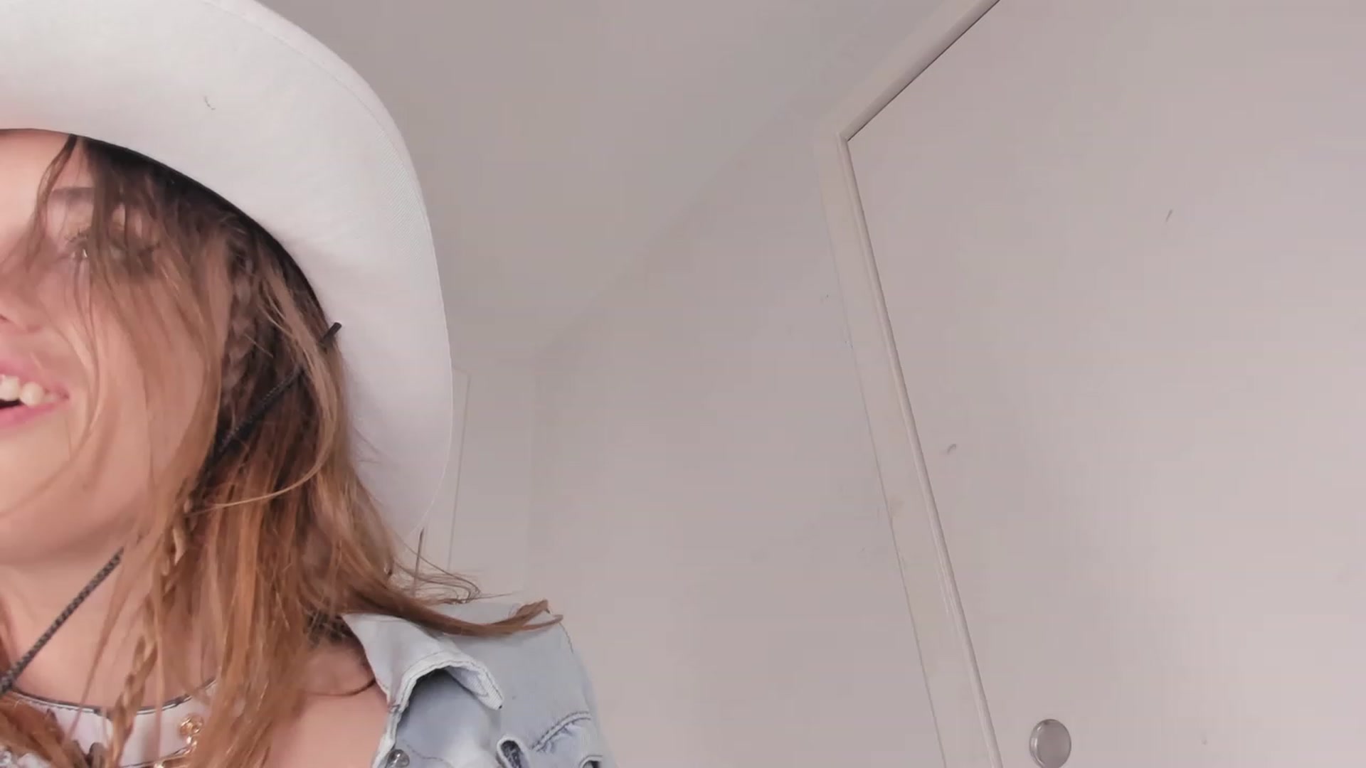 Gallery image thumbnail from NaomiDee's myfreecams stream on, 10/22/2023, 08:35 image 4 of 20