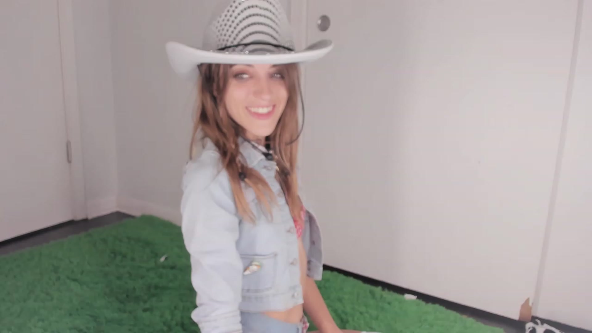 Gallery image thumbnail from NaomiDee's myfreecams stream on, 10/22/2023, 08:35 image 13 of 20