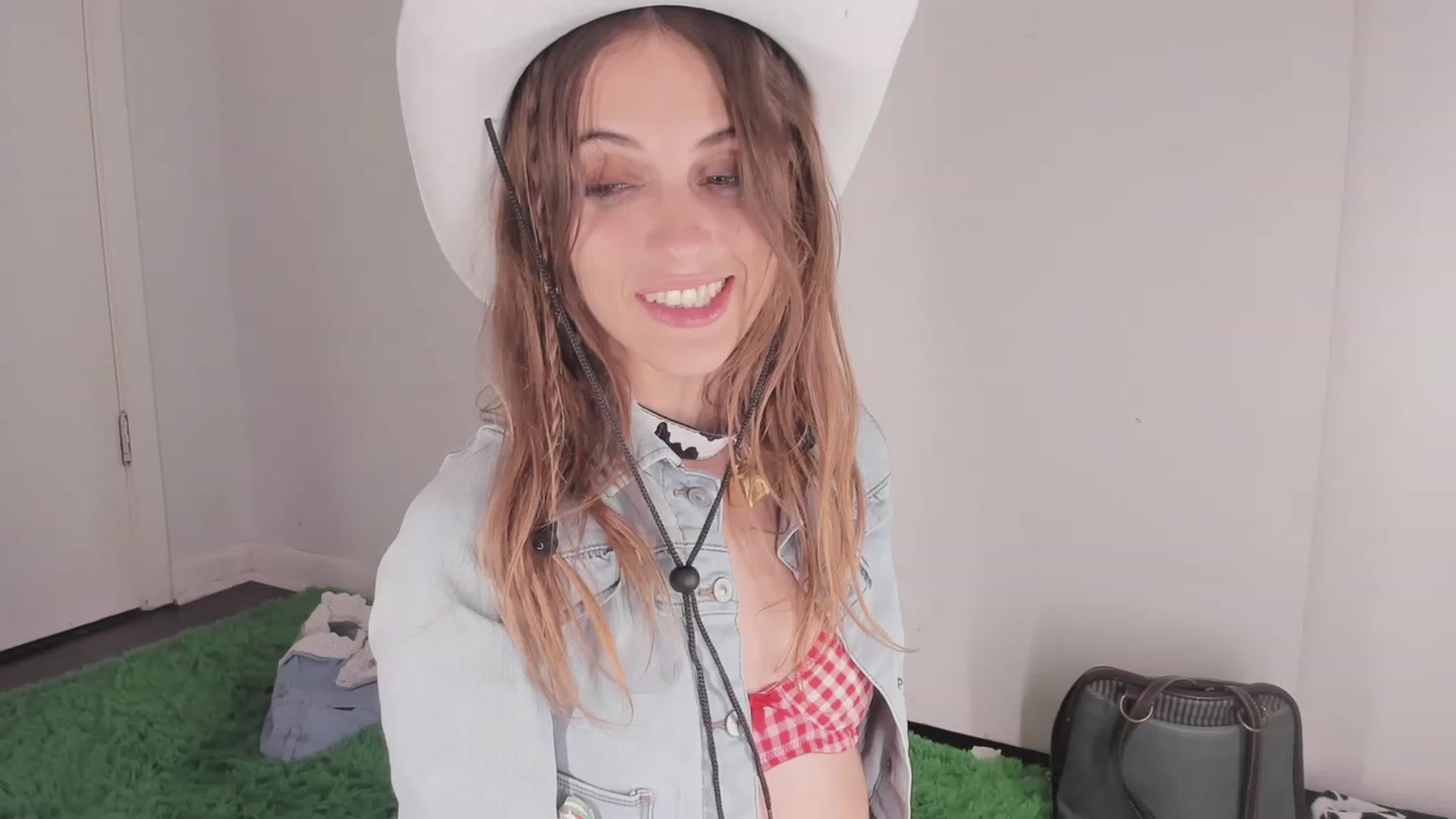 Gallery image thumbnail from NaomiDee's myfreecams stream on, 10/22/2023, 12:11 image 20 of 20