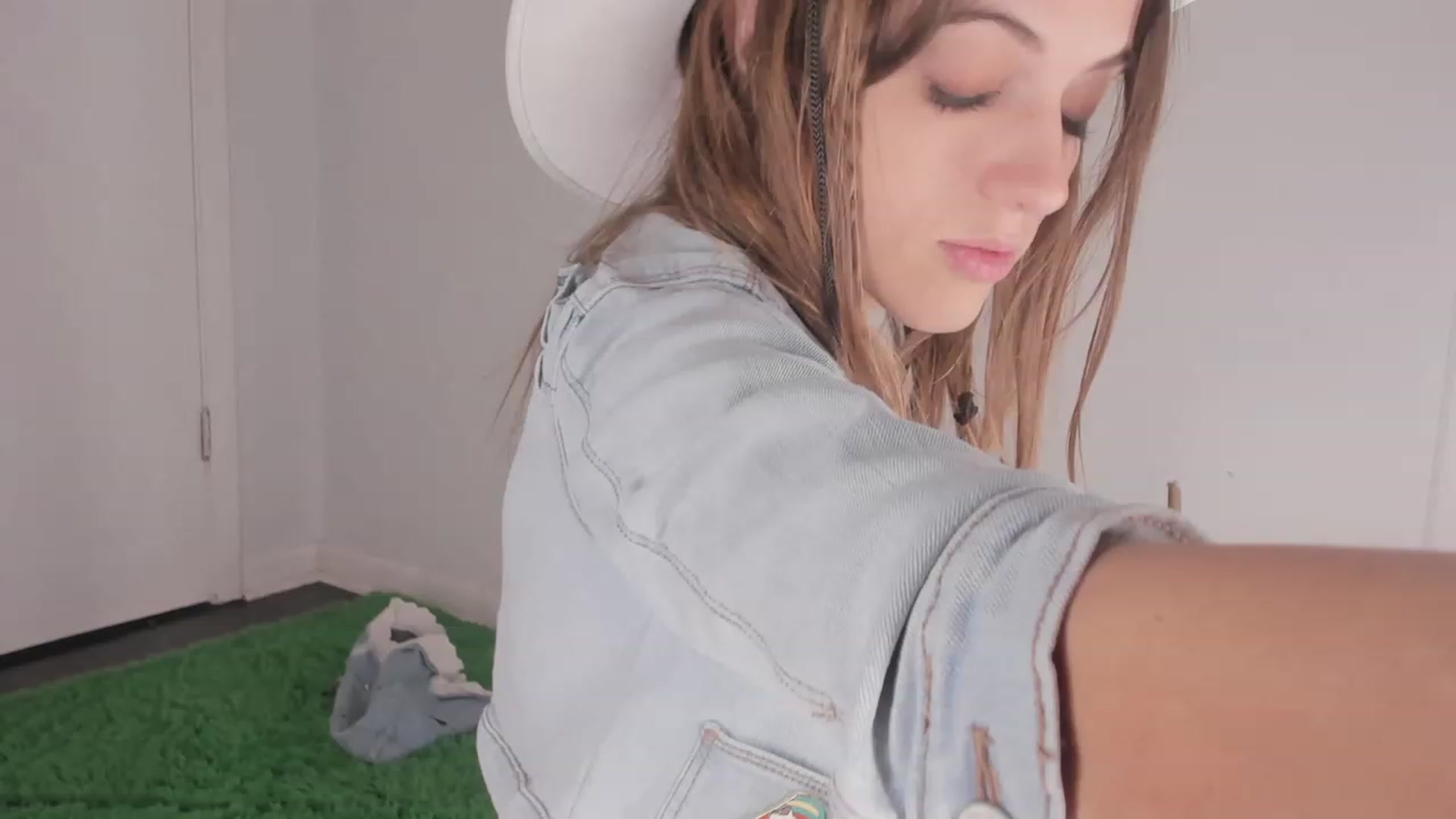 Gallery image thumbnail from NaomiDee's myfreecams stream on, 10/22/2023, 12:11 image 14 of 20