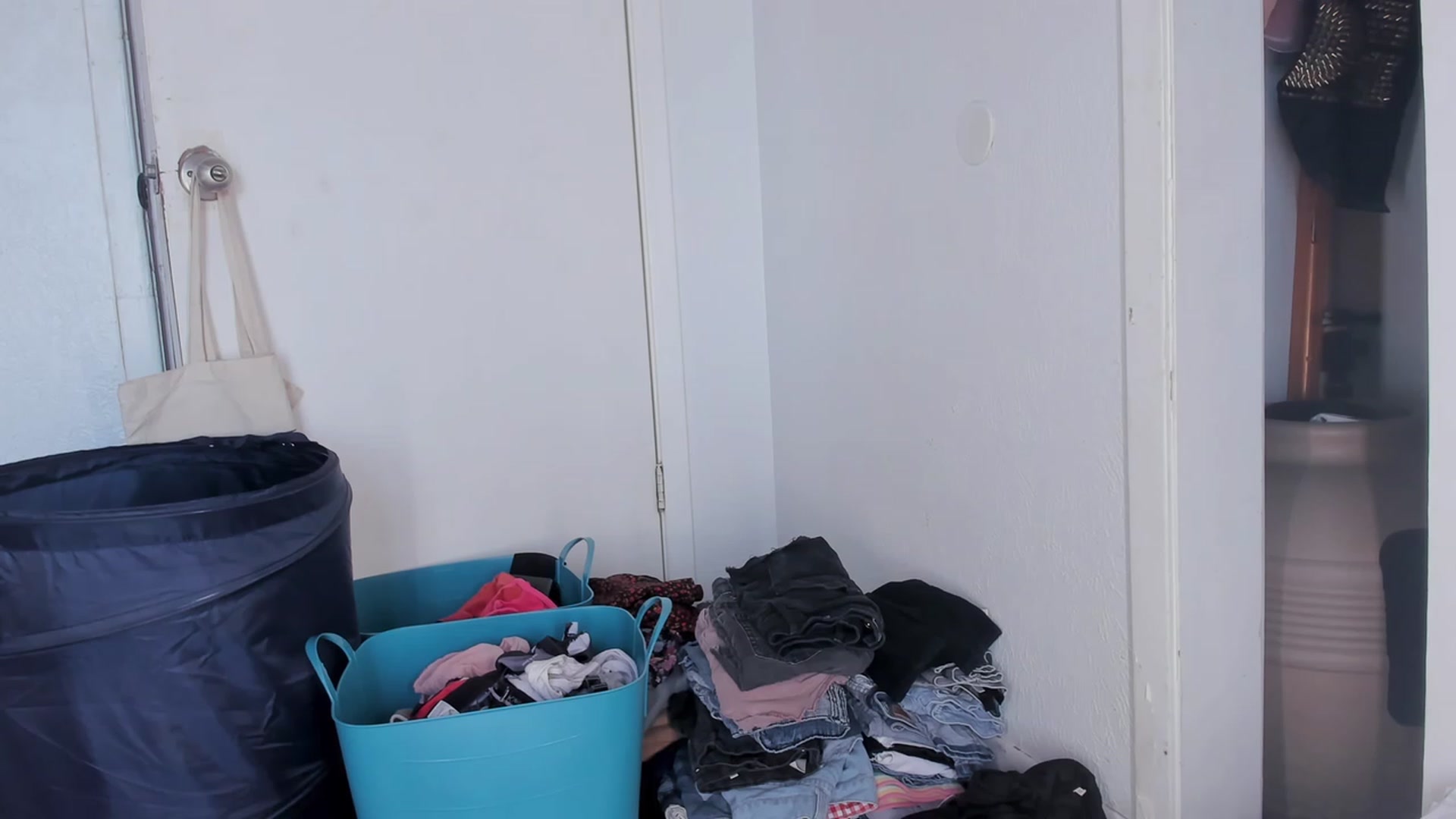 Gallery image thumbnail from NaomiDee's myfreecams stream on, 12/06/2023, 23:30 image 10 of 20