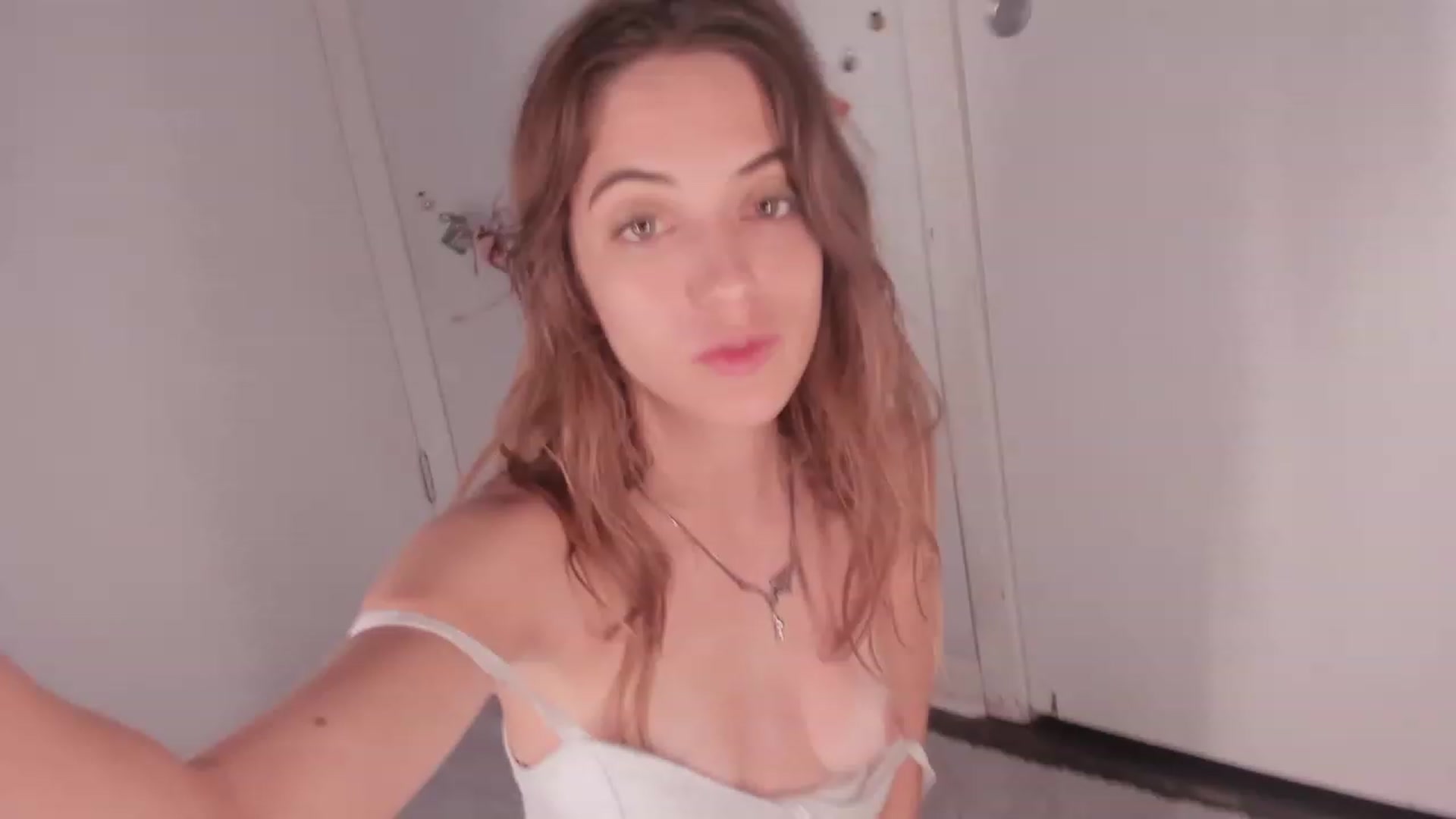 Gallery image thumbnail from NaomiDee's myfreecams stream on, 12/15/2023, 07:44 image 3 of 20