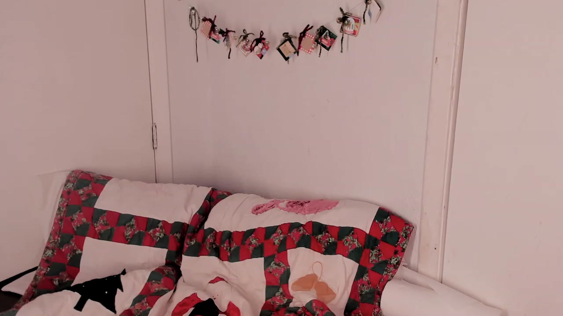 Gallery image thumbnail from NaomiDee's myfreecams stream on, 12/16/2023, 04:25 image 10 of 20