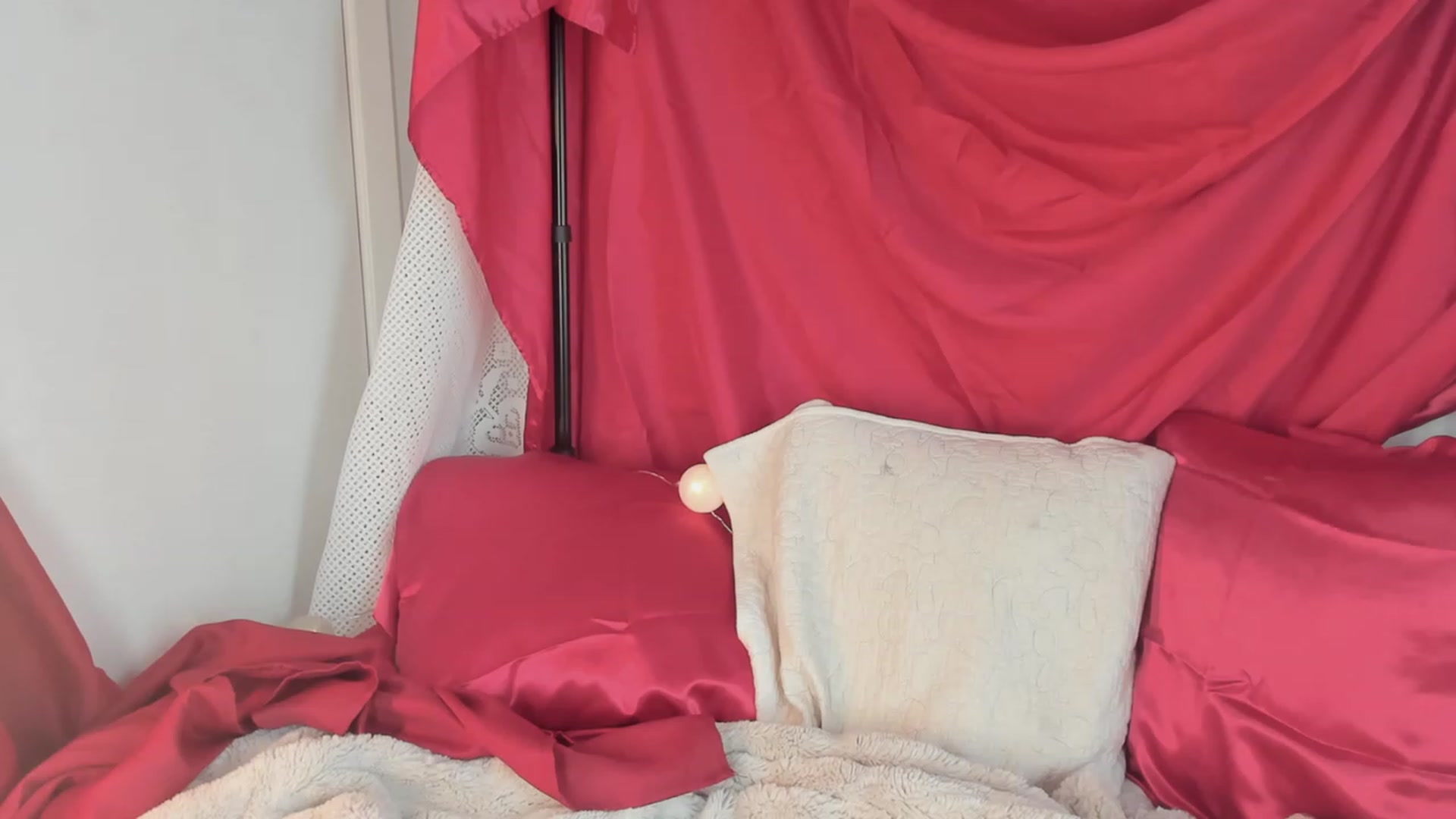 Gallery image thumbnail from NaomiDee's myfreecams stream on, 12/26/2023, 15:43 image 16 of 20