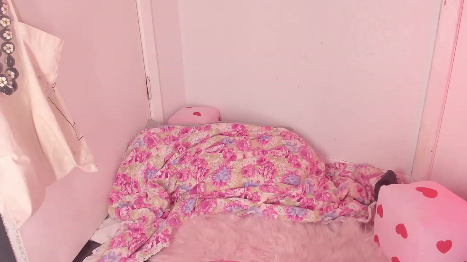 Gallery image thumbnail from NaomiDee's myfreecams stream on, 01/25/2024, 09:07 image 12 of 20