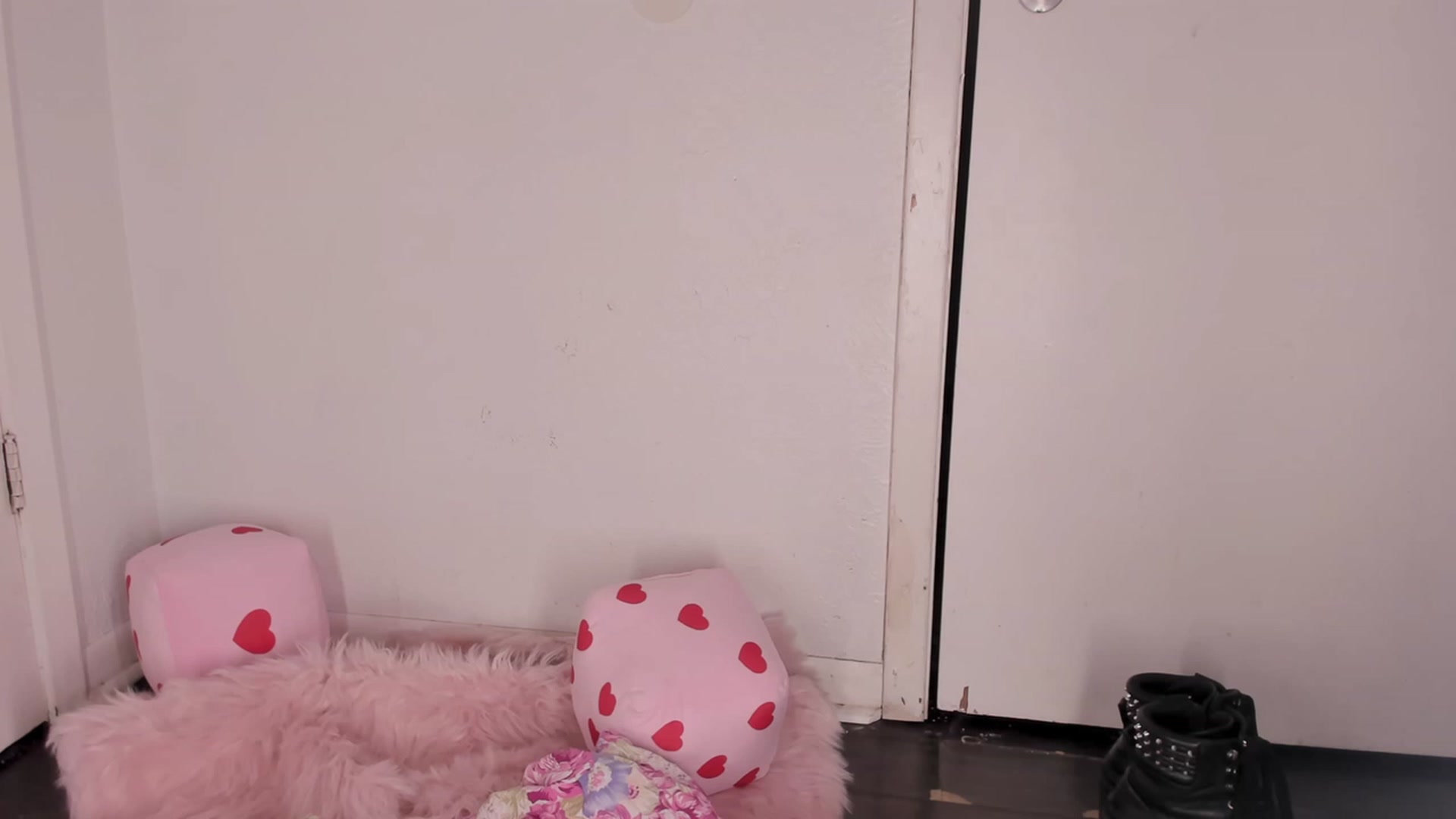 Gallery image thumbnail from NaomiDee's myfreecams stream on, 01/30/2024, 24:56 image 17 of 20