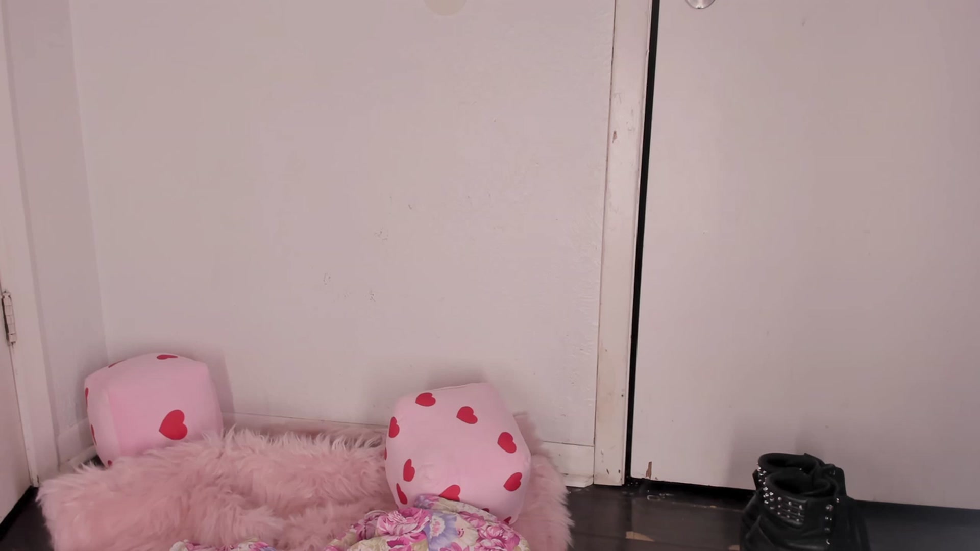 Gallery image thumbnail from NaomiDee's myfreecams stream on, 01/30/2024, 24:56 image 18 of 20
