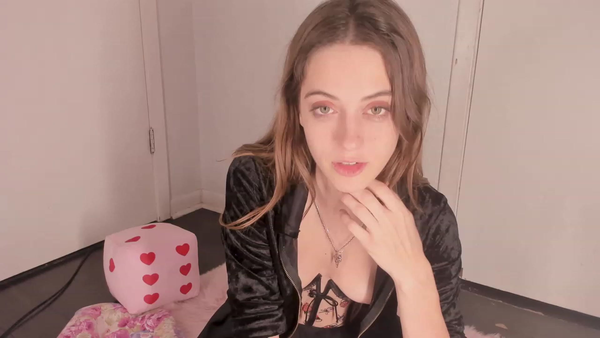Gallery image thumbnail from NaomiDee's myfreecams stream on, 02/02/2024, 11:43 image 1 of 20