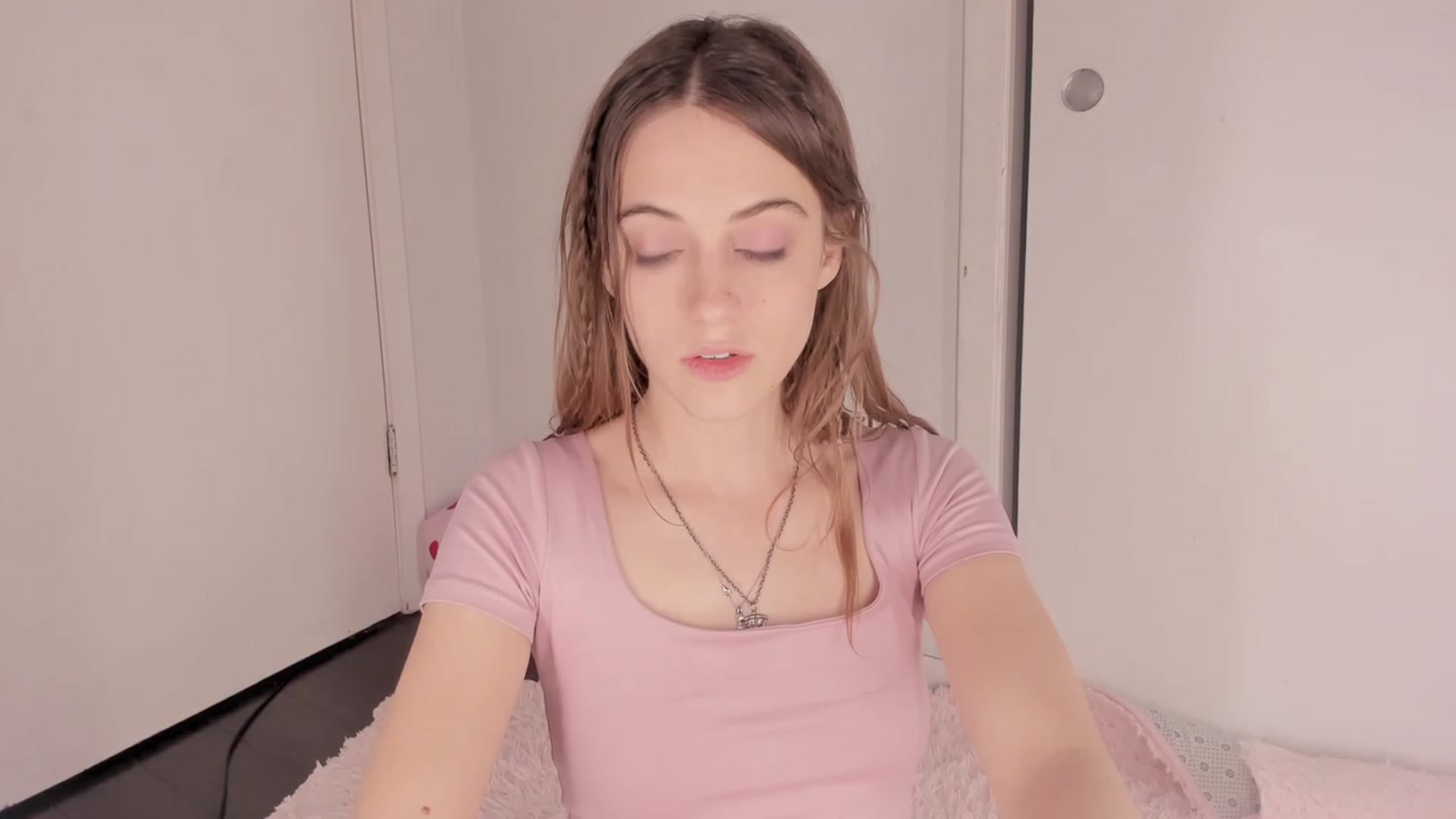 Gallery image thumbnail from NaomiDee's myfreecams stream on, 02/07/2024, 01:11 image 10 of 20
