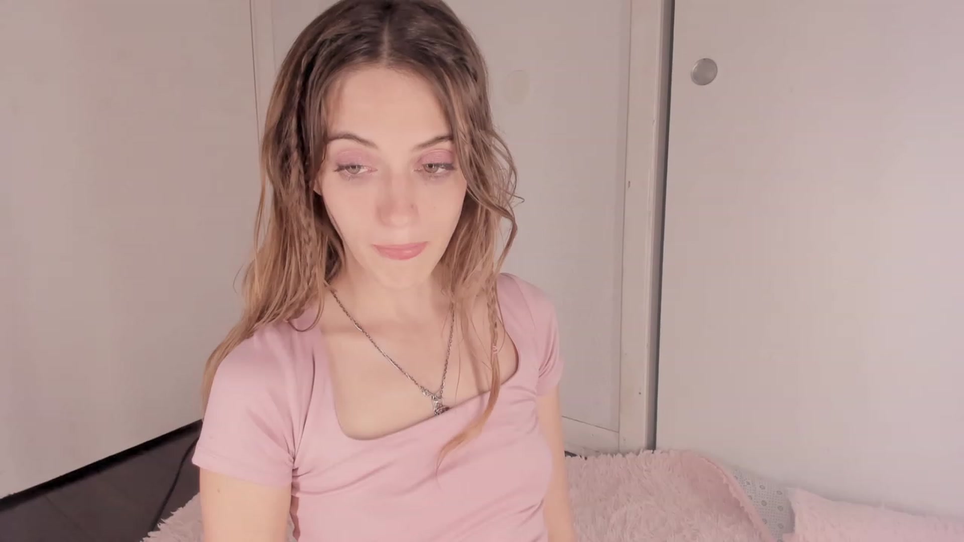Gallery image thumbnail from NaomiDee's myfreecams stream on, 02/07/2024, 02:52 image 13 of 20