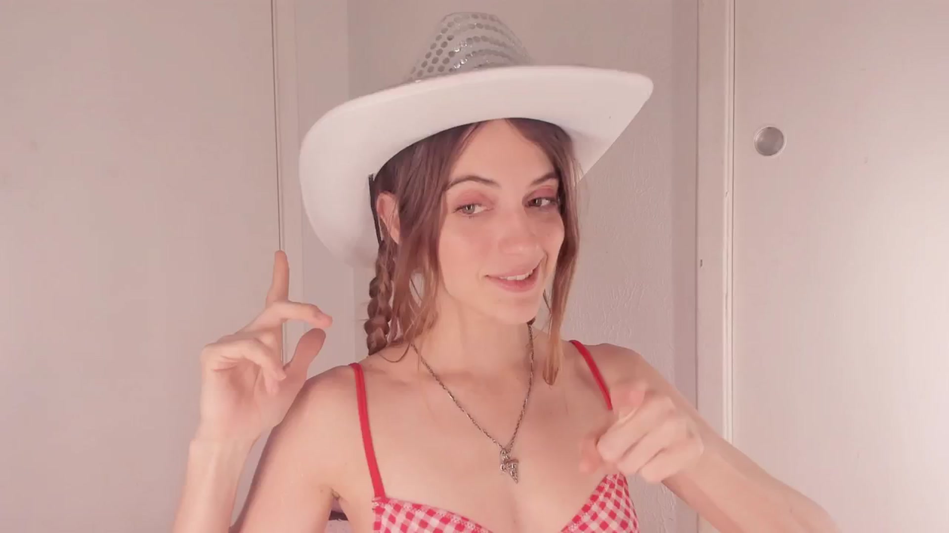 Gallery image thumbnail from NaomiDee's myfreecams stream on, 02/08/2024, 09:26 image 4 of 20