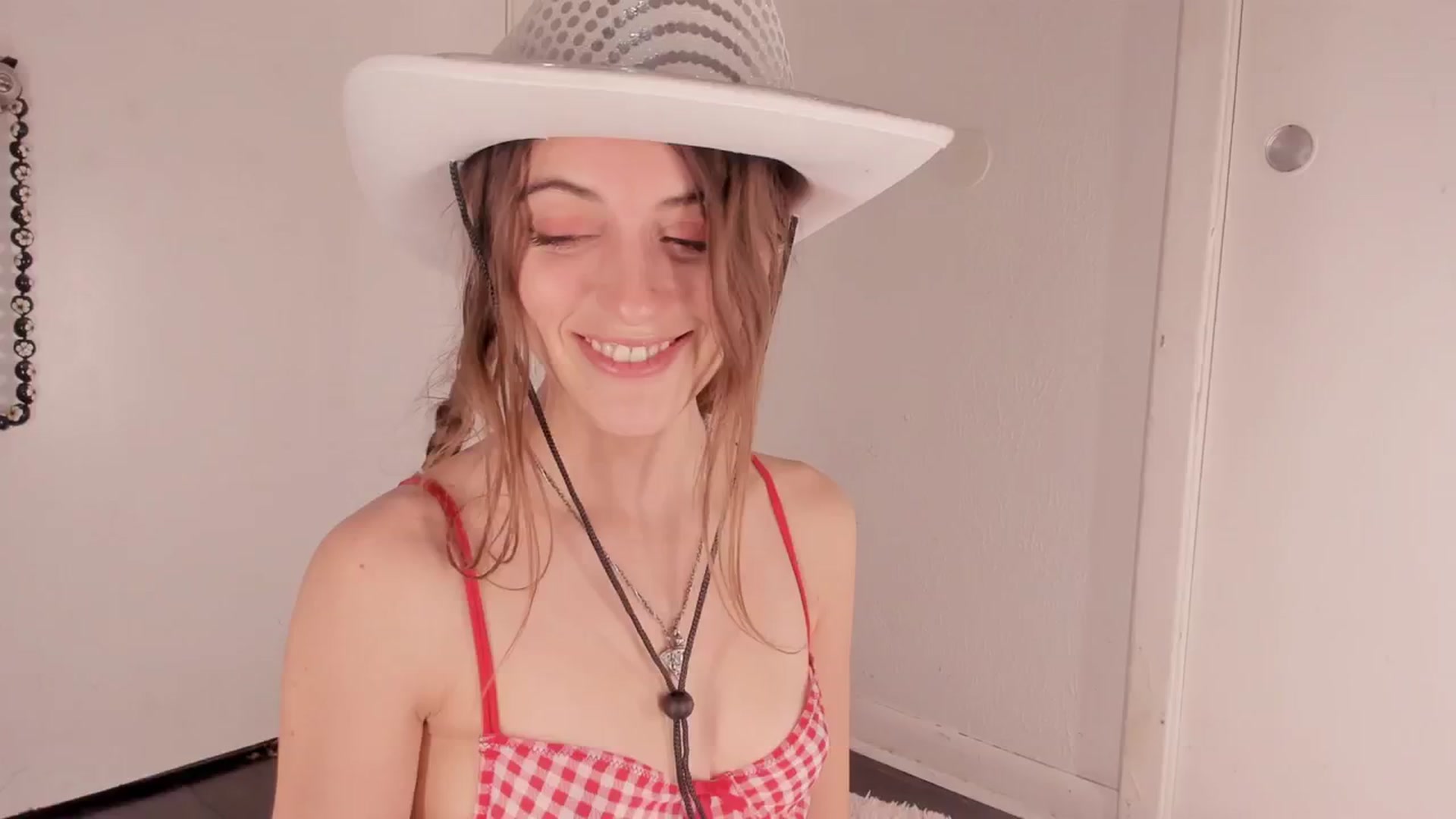 Gallery image thumbnail from NaomiDee's myfreecams stream on, 02/08/2024, 10:22 image 2 of 20