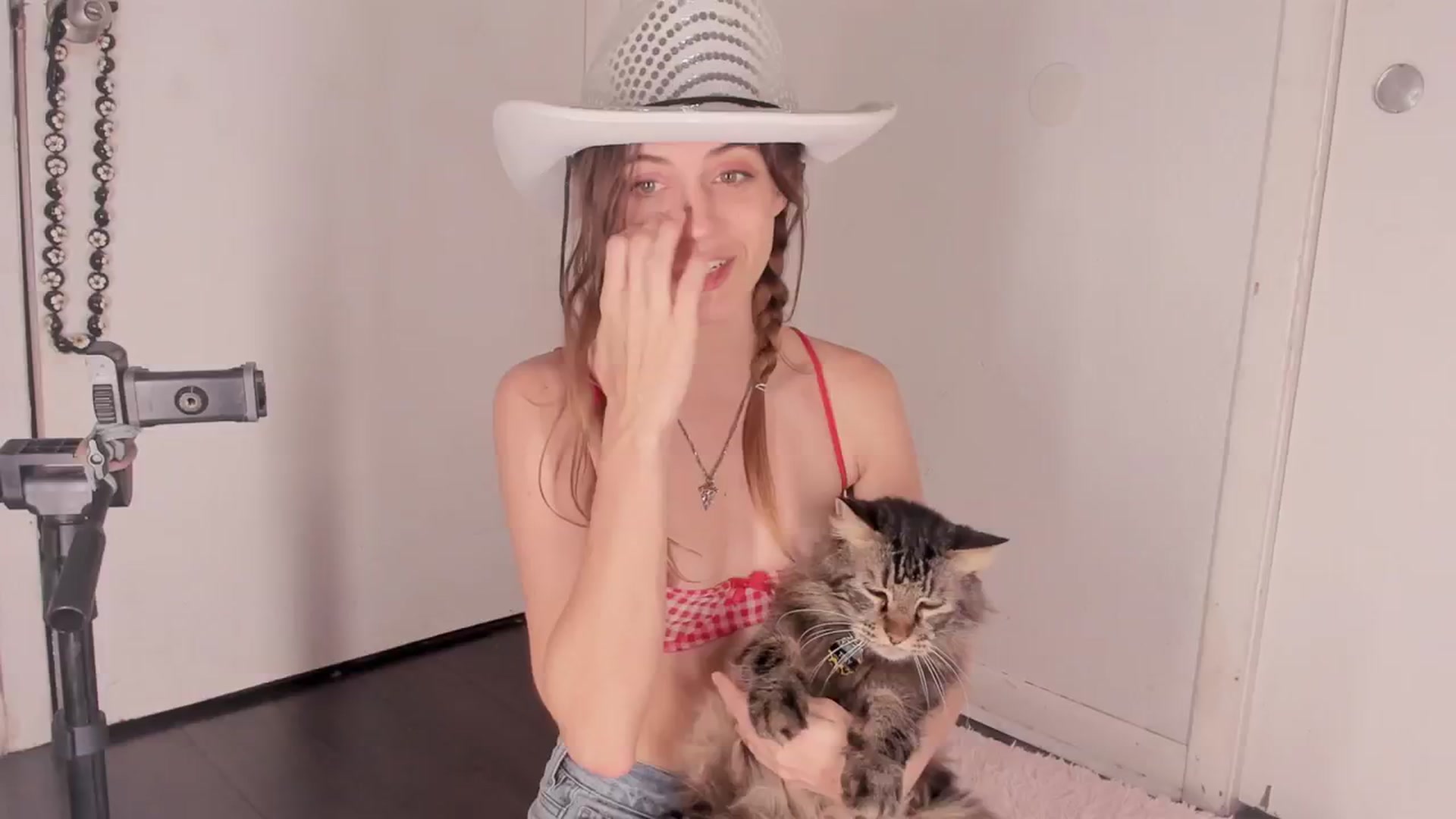 Gallery image thumbnail from NaomiDee's myfreecams stream on, 02/08/2024, 10:22 image 10 of 20