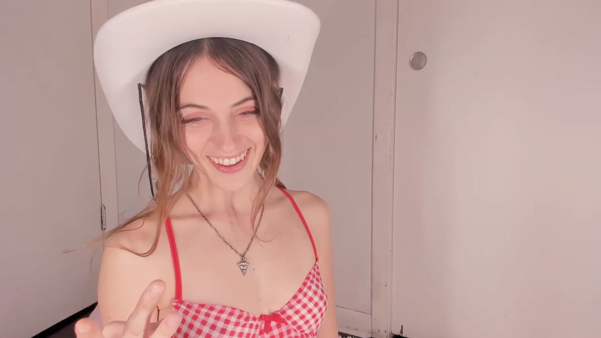 Gallery image thumbnail from NaomiDee's myfreecams stream on, 02/08/2024, 12:35 image 13 of 20
