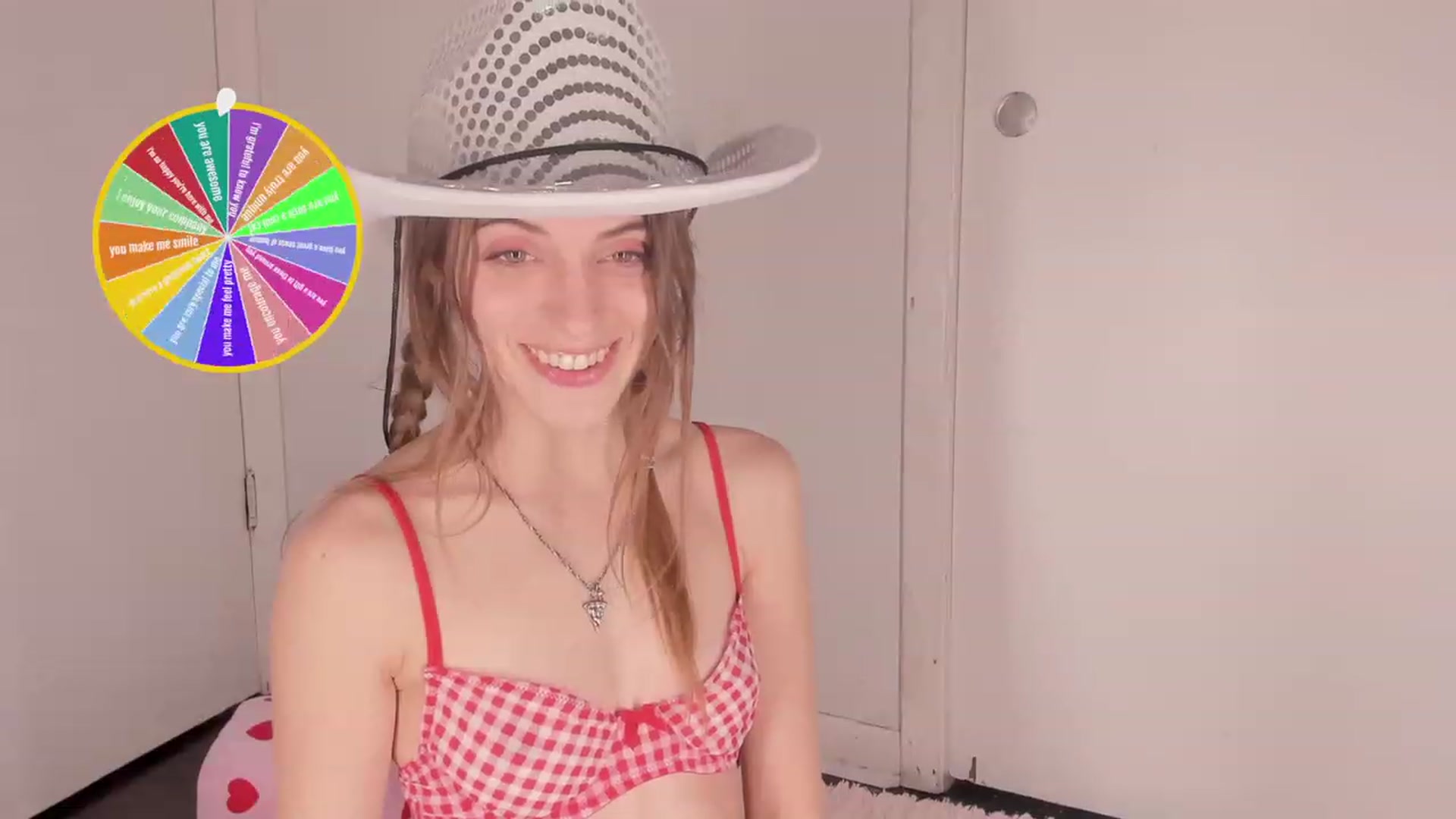 Gallery image thumbnail from NaomiDee's myfreecams stream on, 02/08/2024, 12:35 image 15 of 20
