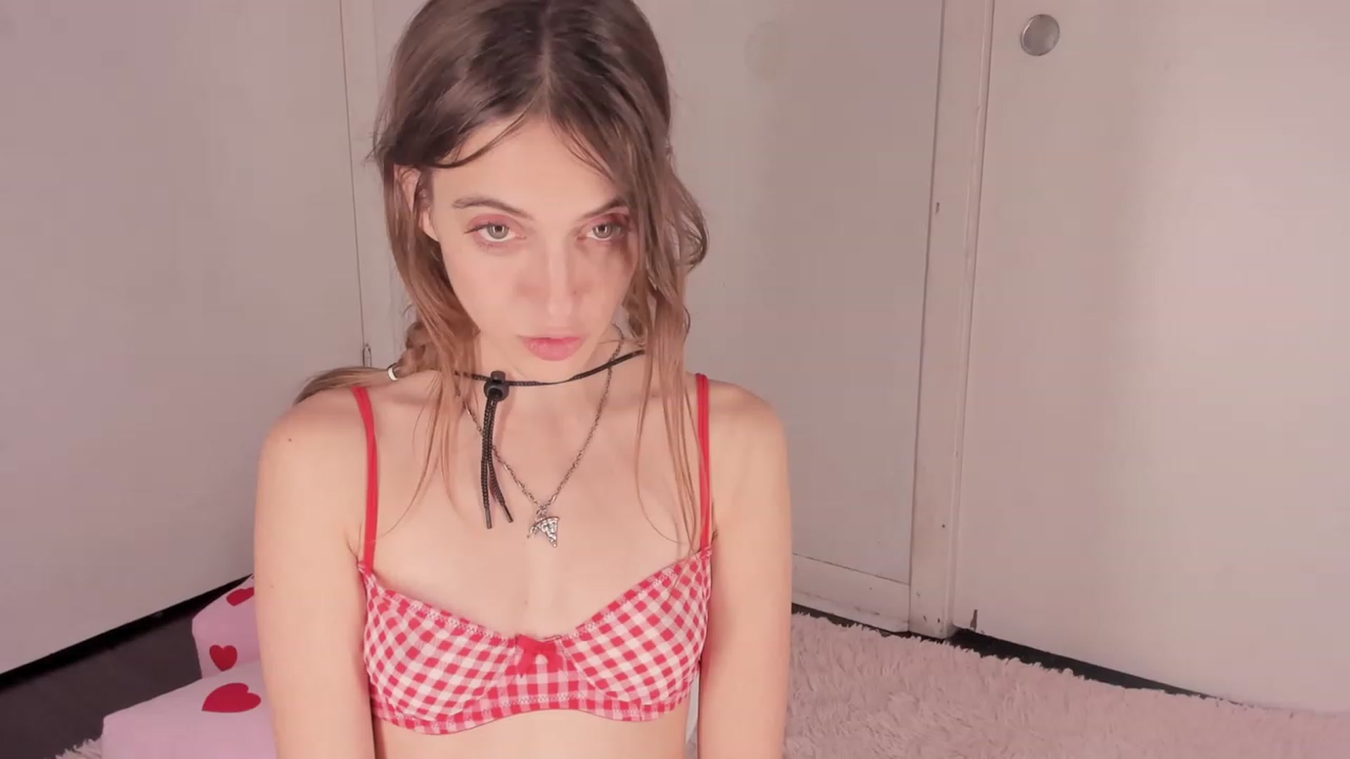 Gallery image thumbnail from NaomiDee's myfreecams stream on, 02/08/2024, 13:24 image 15 of 20