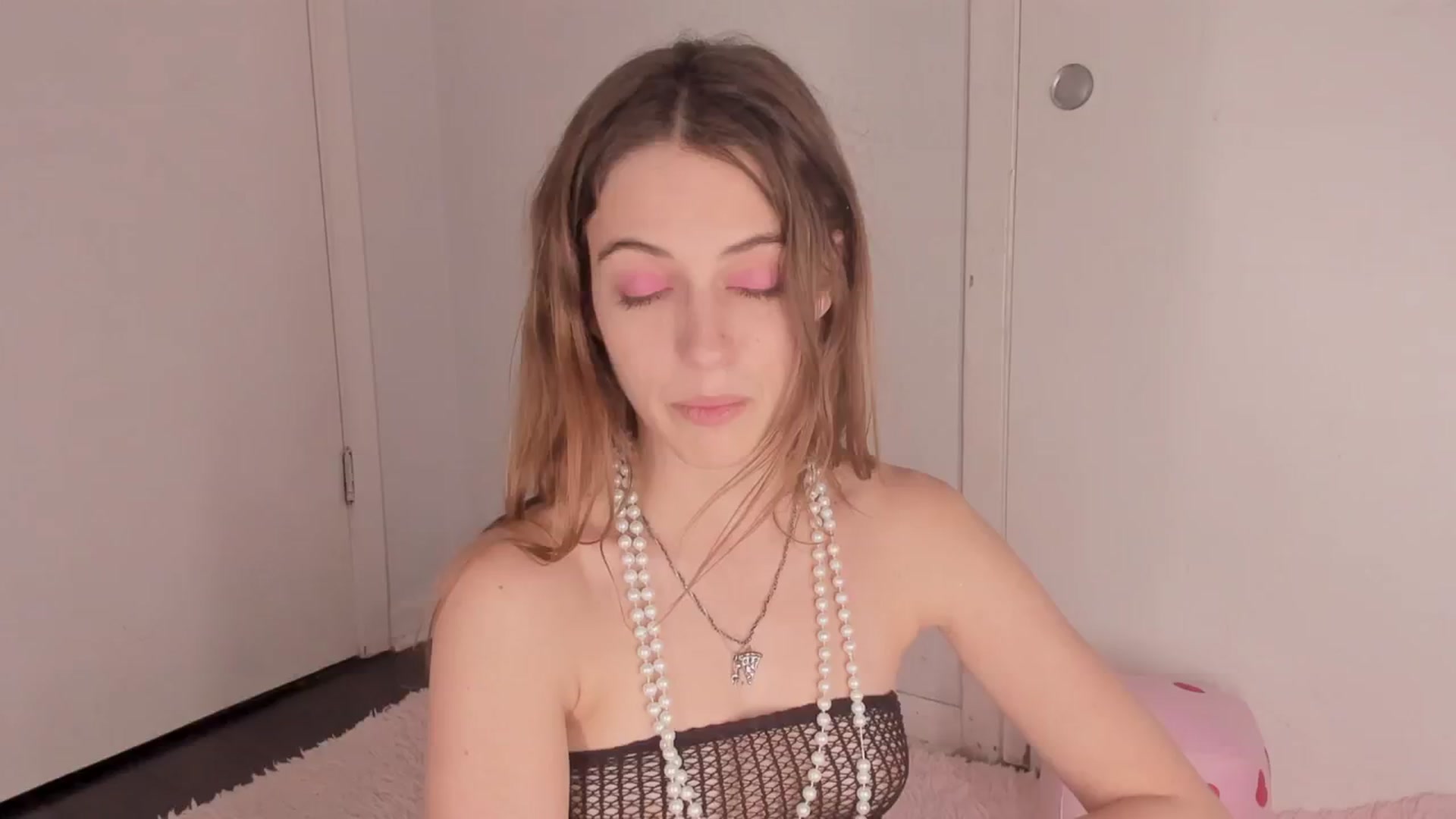 Gallery image thumbnail from NaomiDee's myfreecams stream on, 02/09/2024, 06:50 image 19 of 20