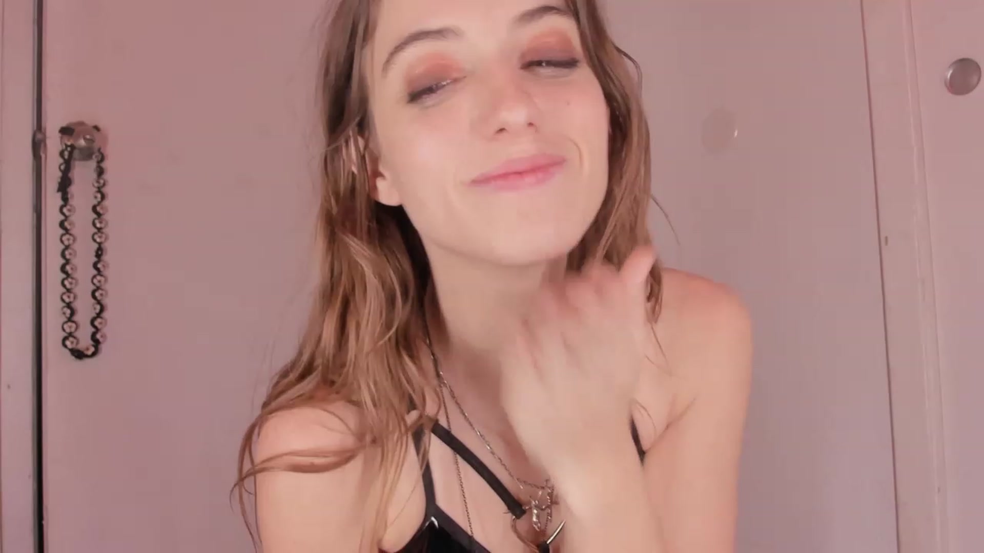 Gallery image thumbnail from NaomiDee's myfreecams stream on, 02/25/2024, 10:26 image 7 of 20