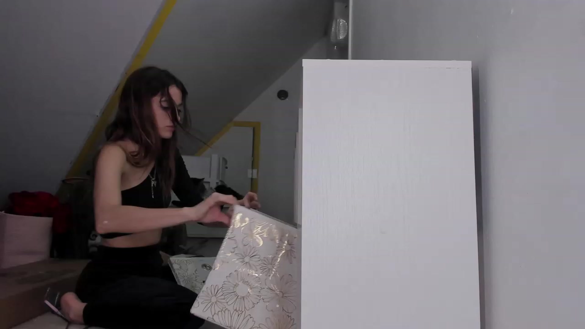 Gallery image thumbnail from NaomiDee's myfreecams stream on, 03/08/2024, 11:45 image 18 of 20