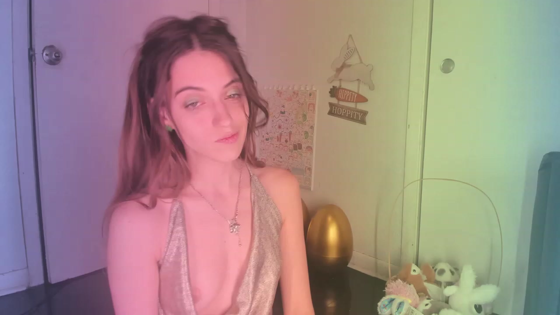 Gallery image thumbnail from NaomiDee's myfreecams stream on, 03/18/2024, 24:02 image 8 of 20