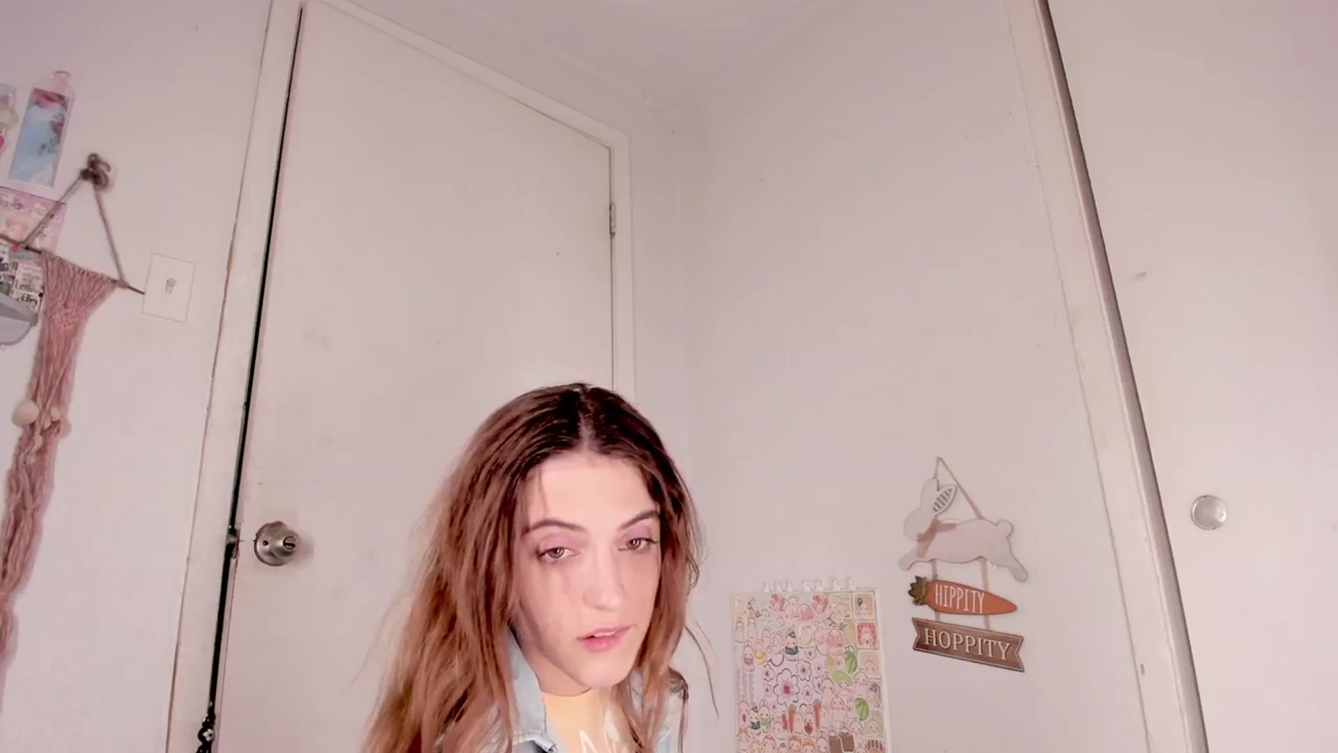 Gallery image thumbnail from NaomiDee's myfreecams stream on, 03/19/2024, 01:55 image 17 of 20