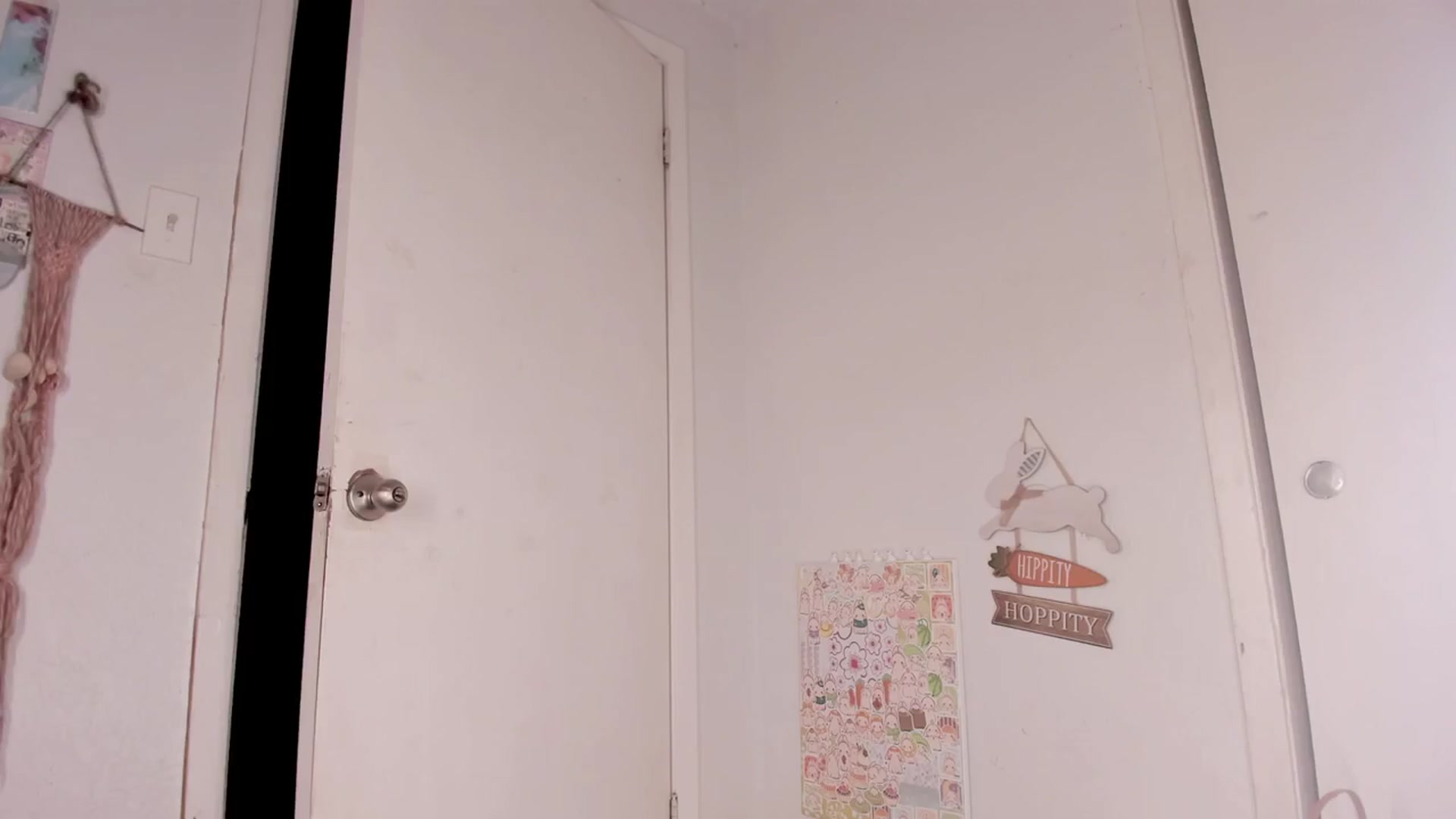 Gallery image thumbnail from NaomiDee's myfreecams stream on, 03/19/2024, 01:55 image 16 of 20