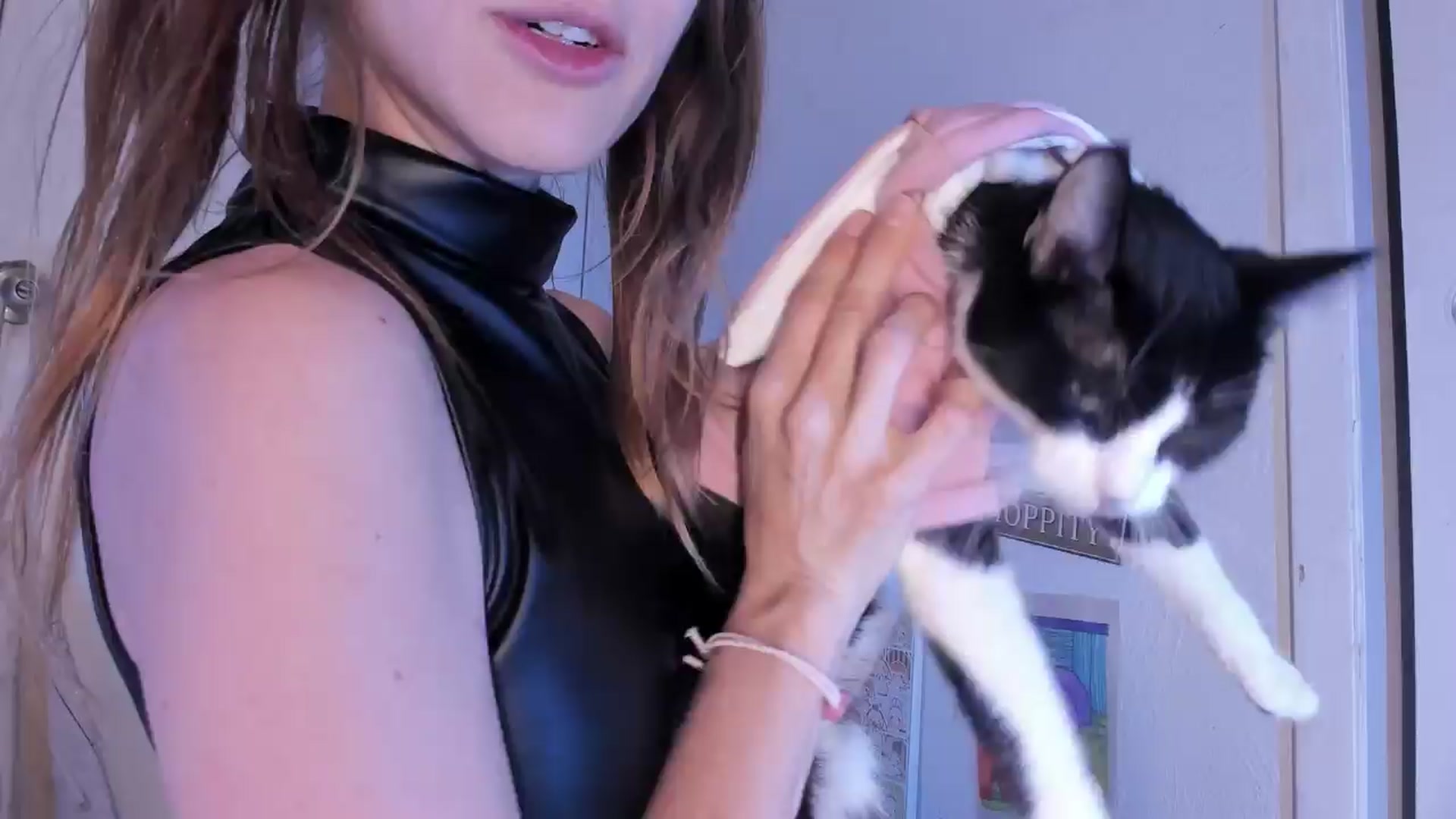 Gallery image thumbnail from NaomiDee's myfreecams stream on, 03/24/2024, 04:14 image 10 of 20