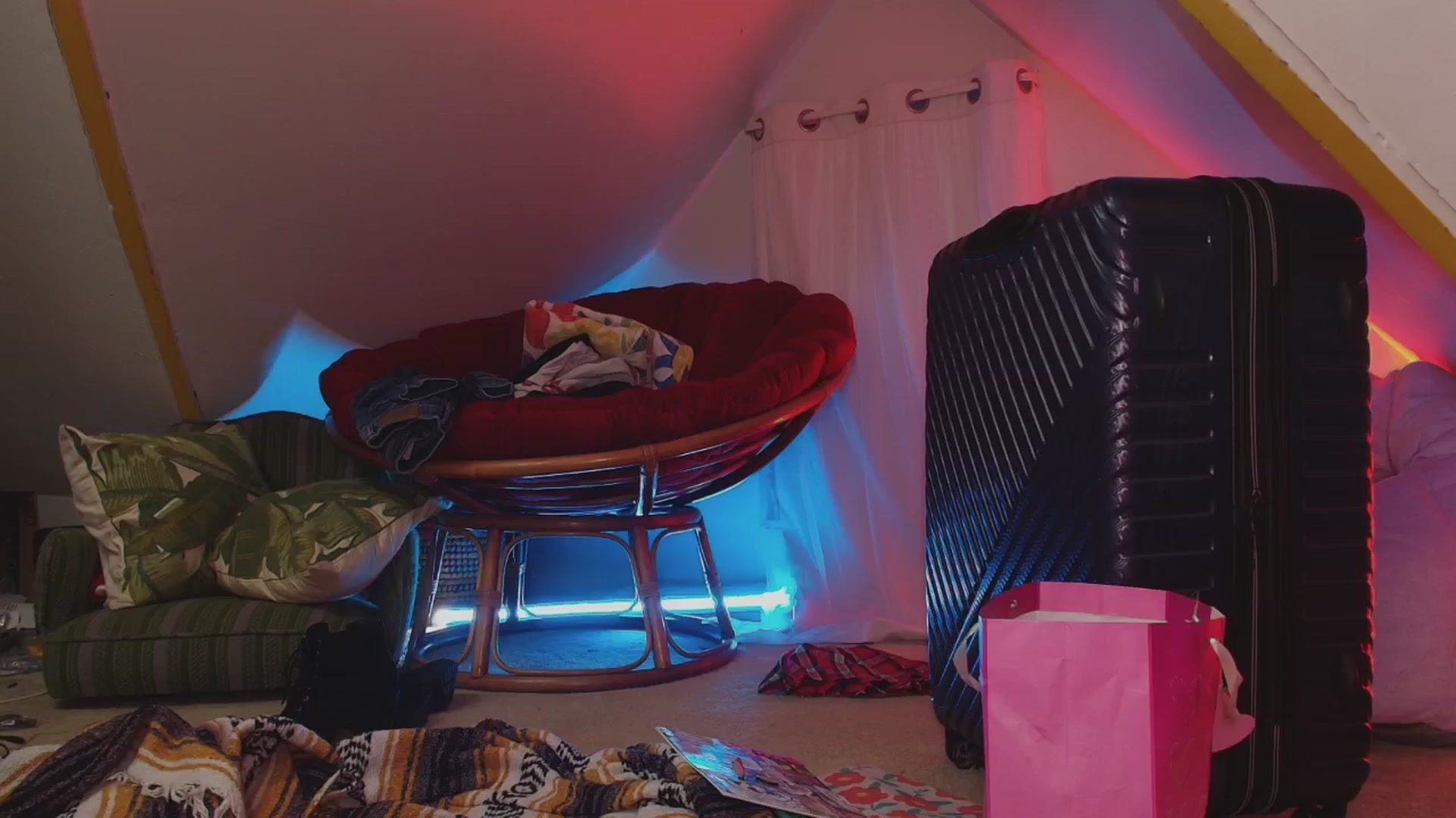 Gallery image thumbnail from NaomiDee's myfreecams stream on, 04/26/2024, 11:31 image 7 of 20