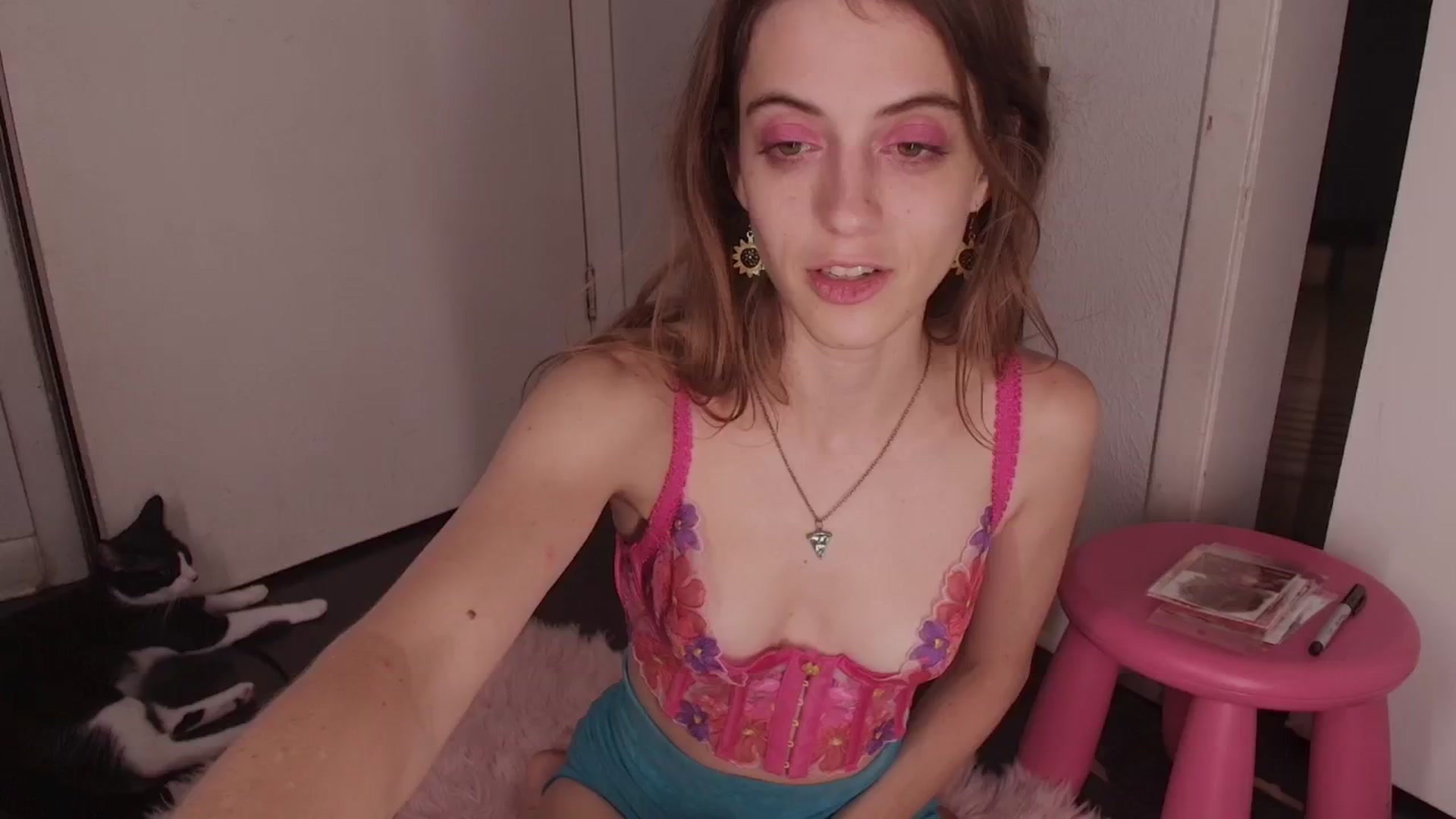 Gallery image thumbnail from NaomiDee's myfreecams stream on, 05/04/2024, 04:19 image 1 of 20