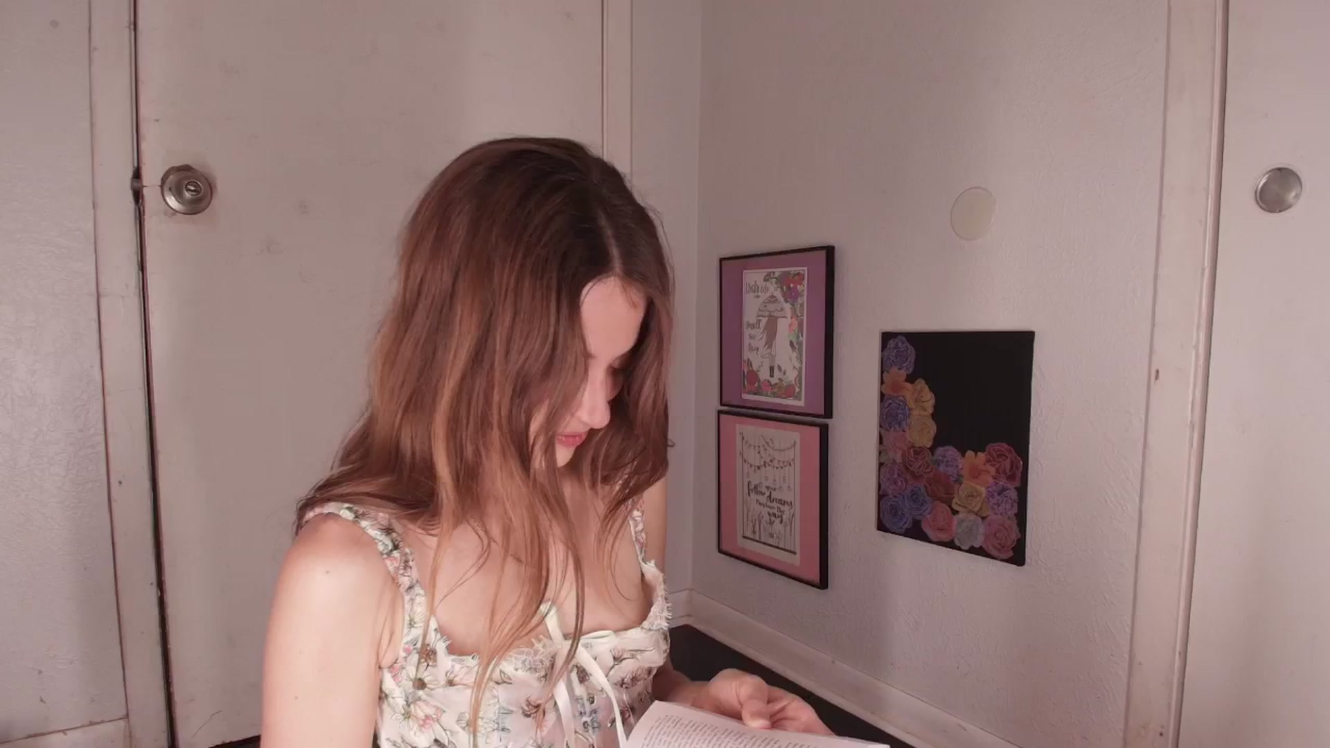 Gallery image thumbnail from NaomiDee's myfreecams stream on, 05/12/2024, 10:47 image 13 of 20