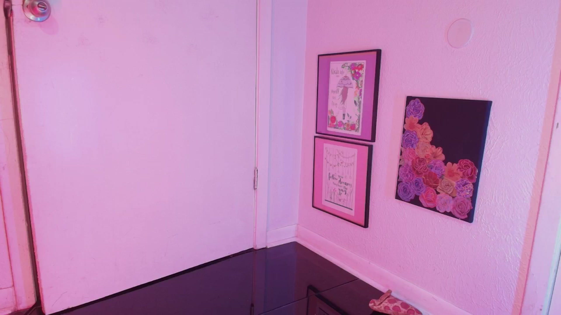 Gallery image thumbnail from NaomiDee's myfreecams stream on, 05/14/2024, 10:36 image 8 of 20