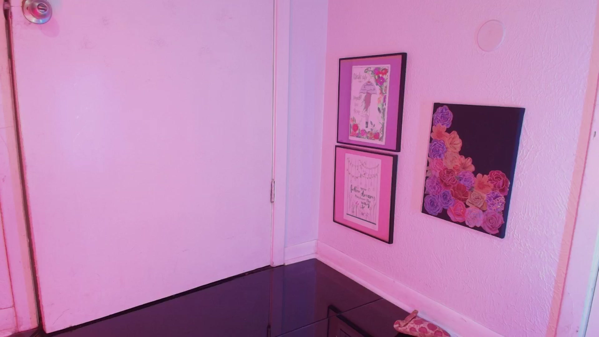 Gallery image thumbnail from NaomiDee's myfreecams stream on, 05/14/2024, 10:36 image 9 of 20