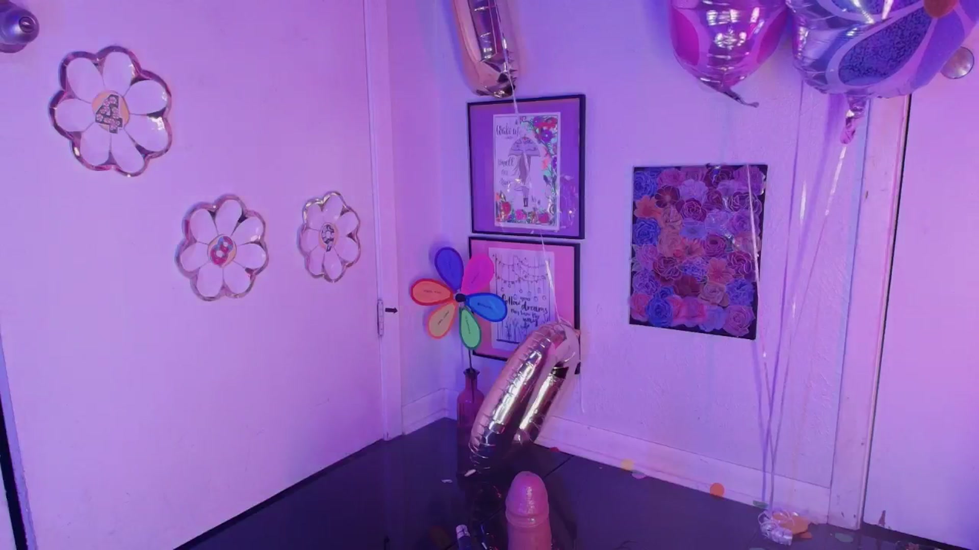 Gallery image thumbnail from NaomiDee's myfreecams stream on, 05/19/2024, 08:24 image 2 of 20