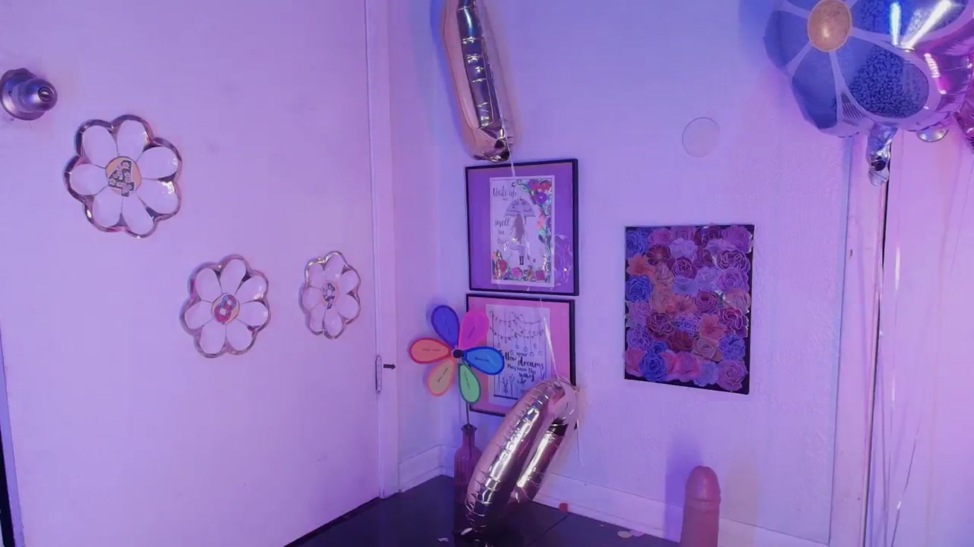 Gallery image thumbnail from NaomiDee's myfreecams stream on, 05/19/2024, 08:24 image 4 of 20