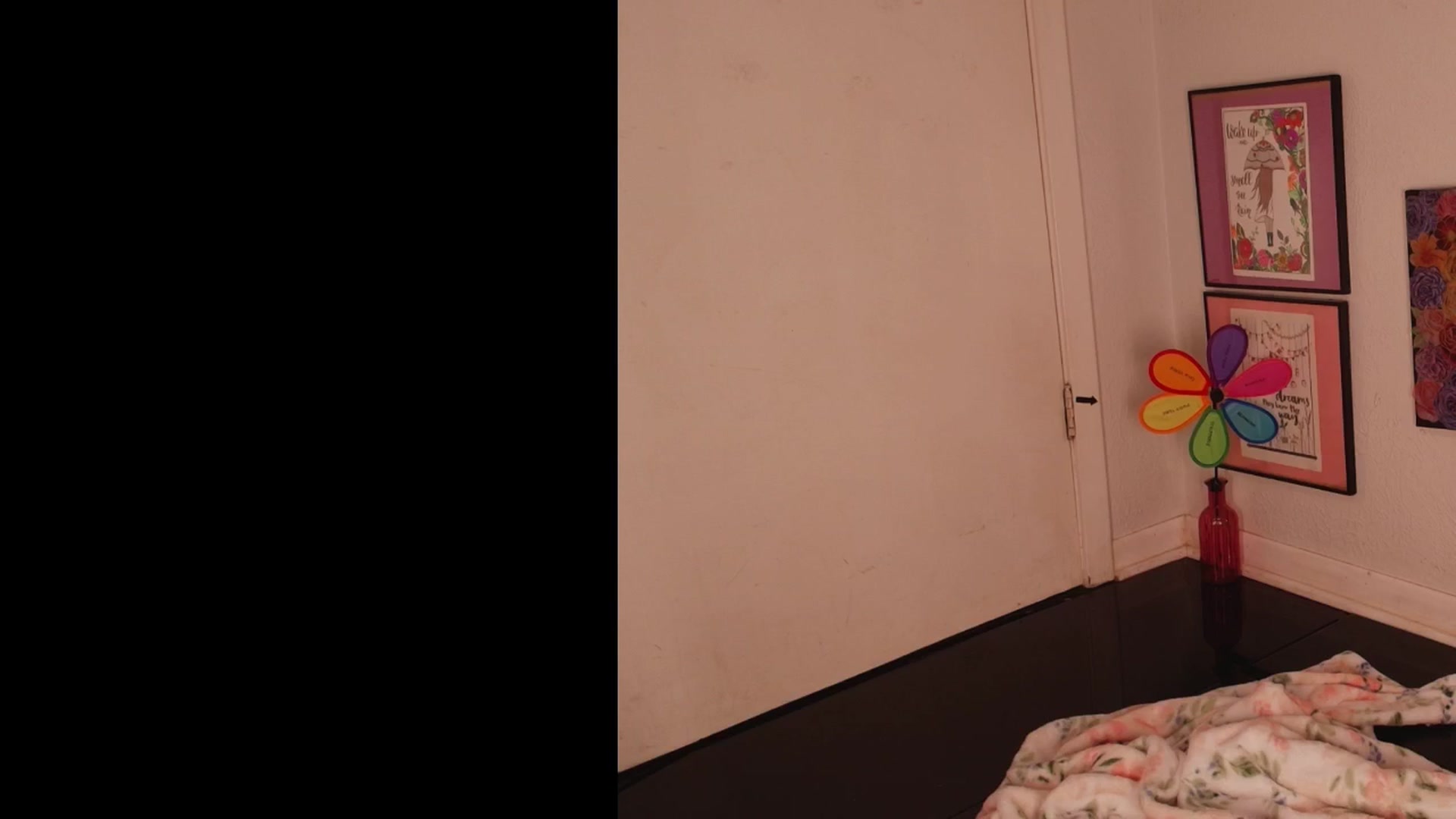 Gallery image thumbnail from NaomiDee's myfreecams stream on, 05/27/2024, 08:51 image 9 of 20