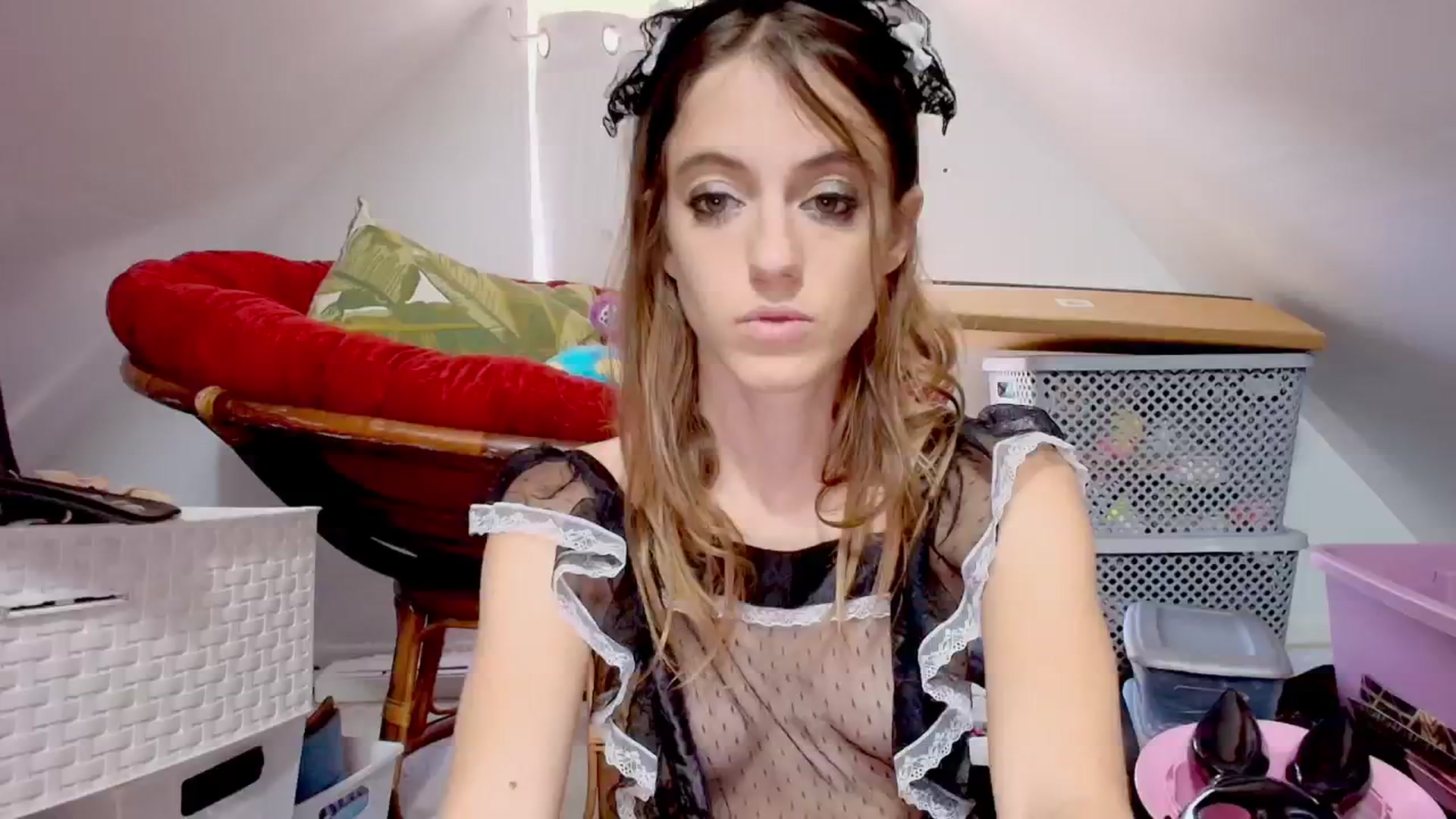 Gallery image thumbnail from NaomiDee's myfreecams stream on, 10/02/2024, 19:12 image 8 of 20