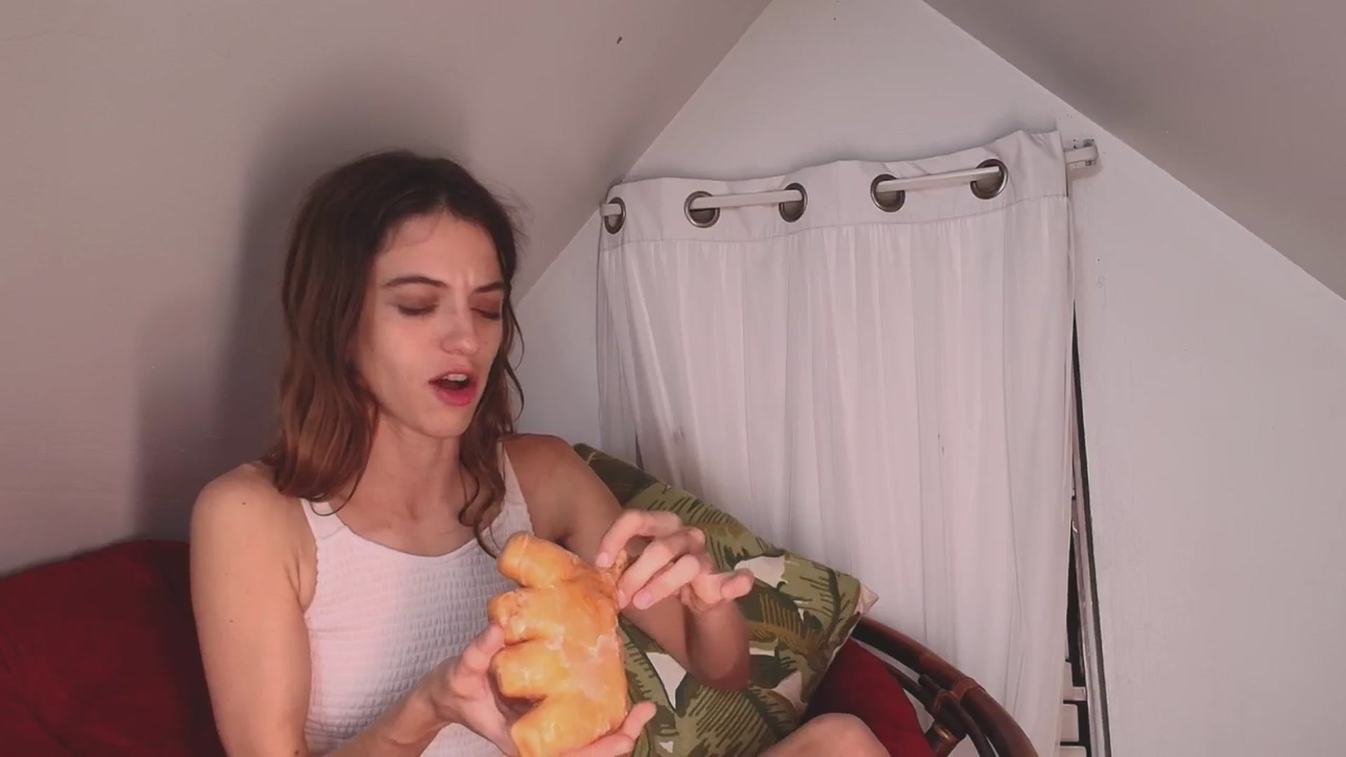 Gallery image thumbnail from NaomiDee's myfreecams stream on, 10/22/2024, 12:29 image 17 of 20