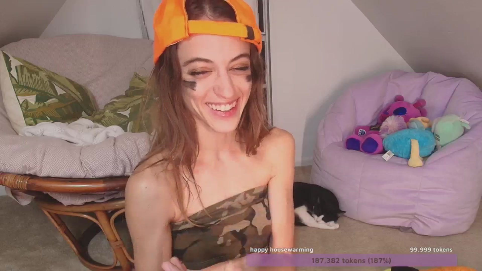 Gallery image thumbnail from NaomiDee's myfreecams stream on, 10/26/2024, 09:35 image 2 of 20