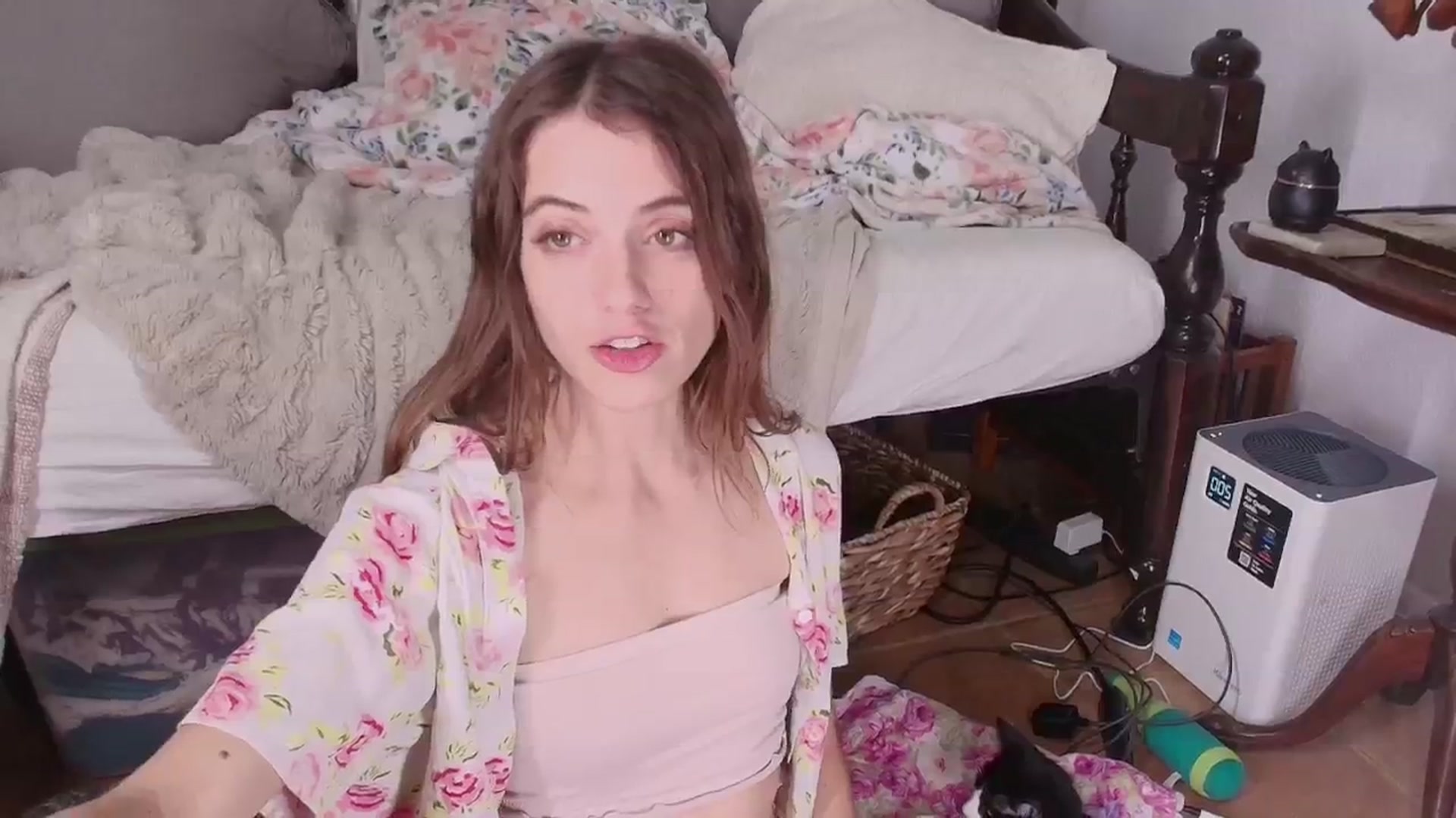 Gallery image thumbnail from NaomiDee's myfreecams stream on, 02/01/2025, 05:25 image 4 of 20