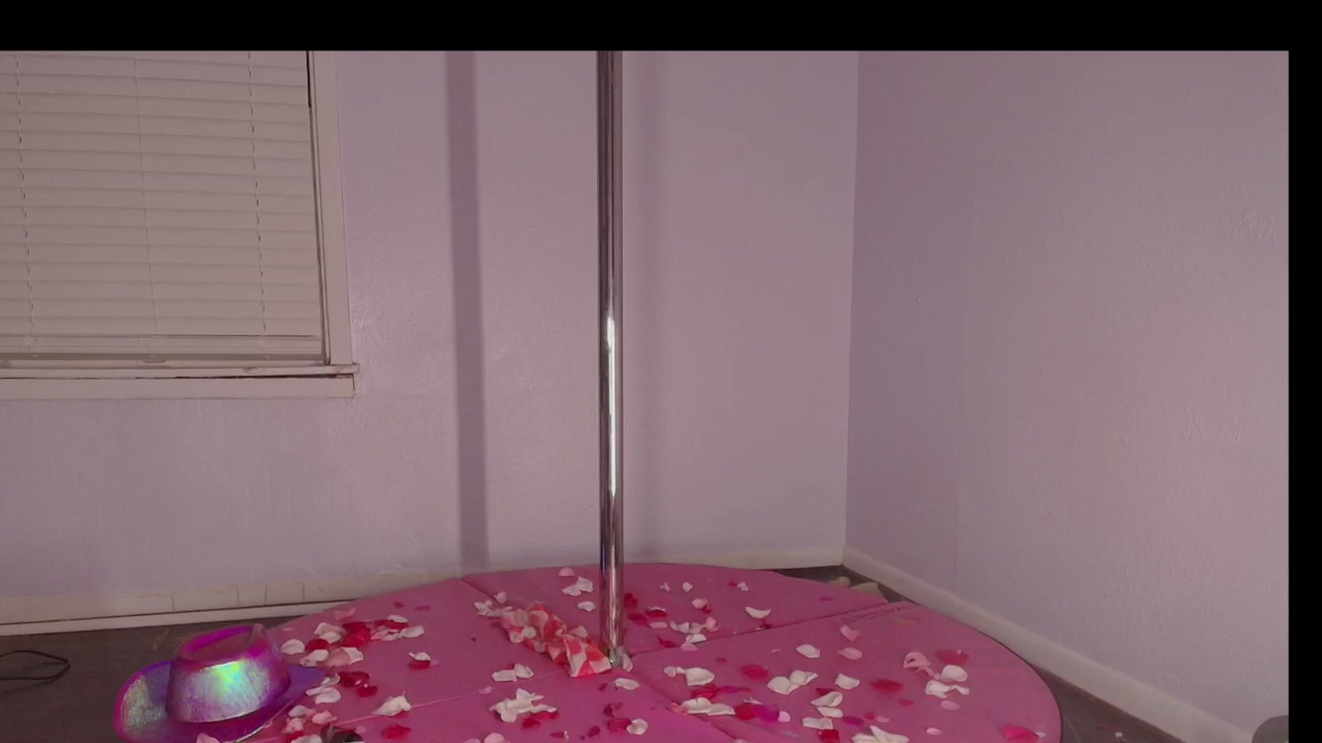 Gallery image thumbnail from NaomiDee's myfreecams stream on, 03/01/2025, 10:08 image 20 of 20