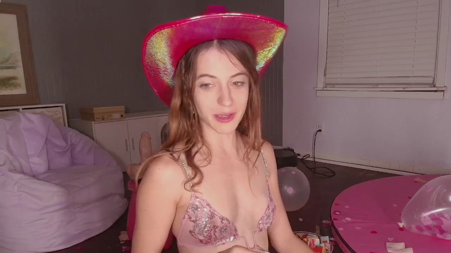 Gallery image thumbnail from NaomiDee's myfreecams stream on, 03/01/2025, 10:08 image 12 of 20
