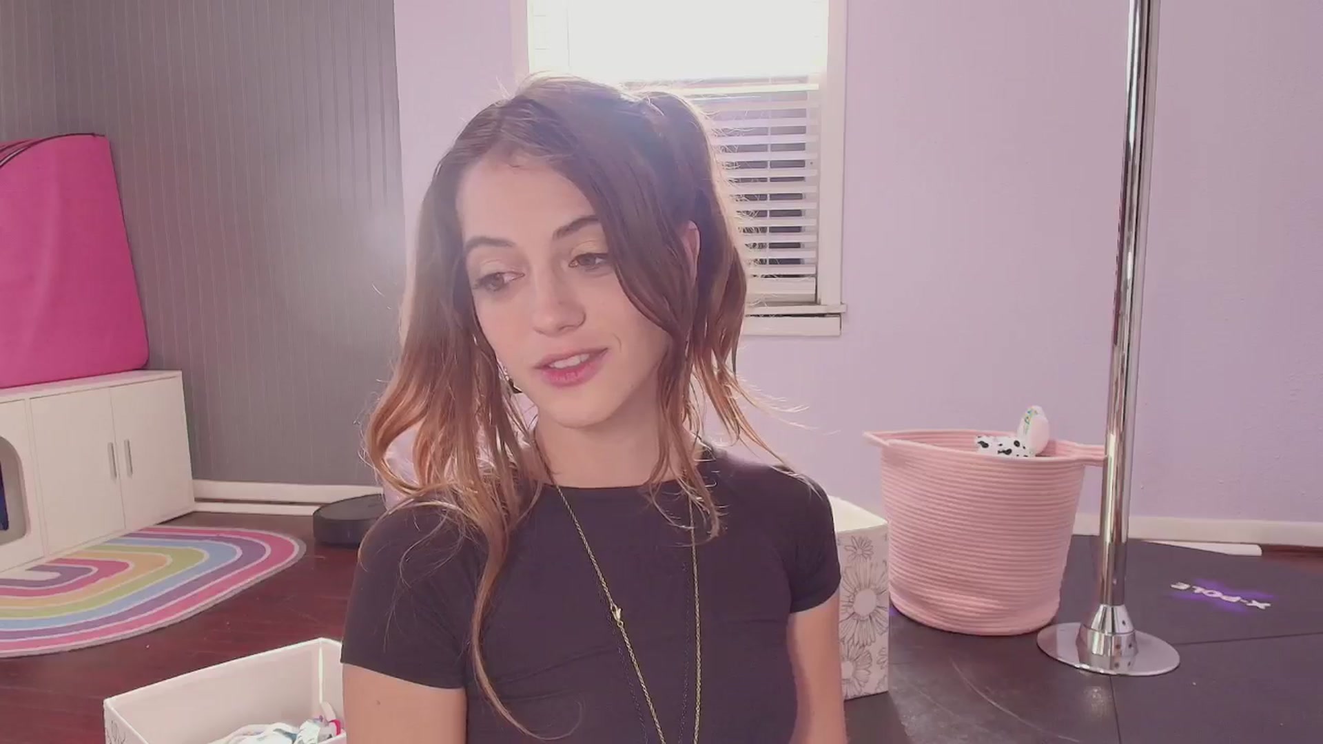 Gallery image thumbnail from NaomiDee's myfreecams stream on, 03/02/2025, 23:09 image 13 of 20