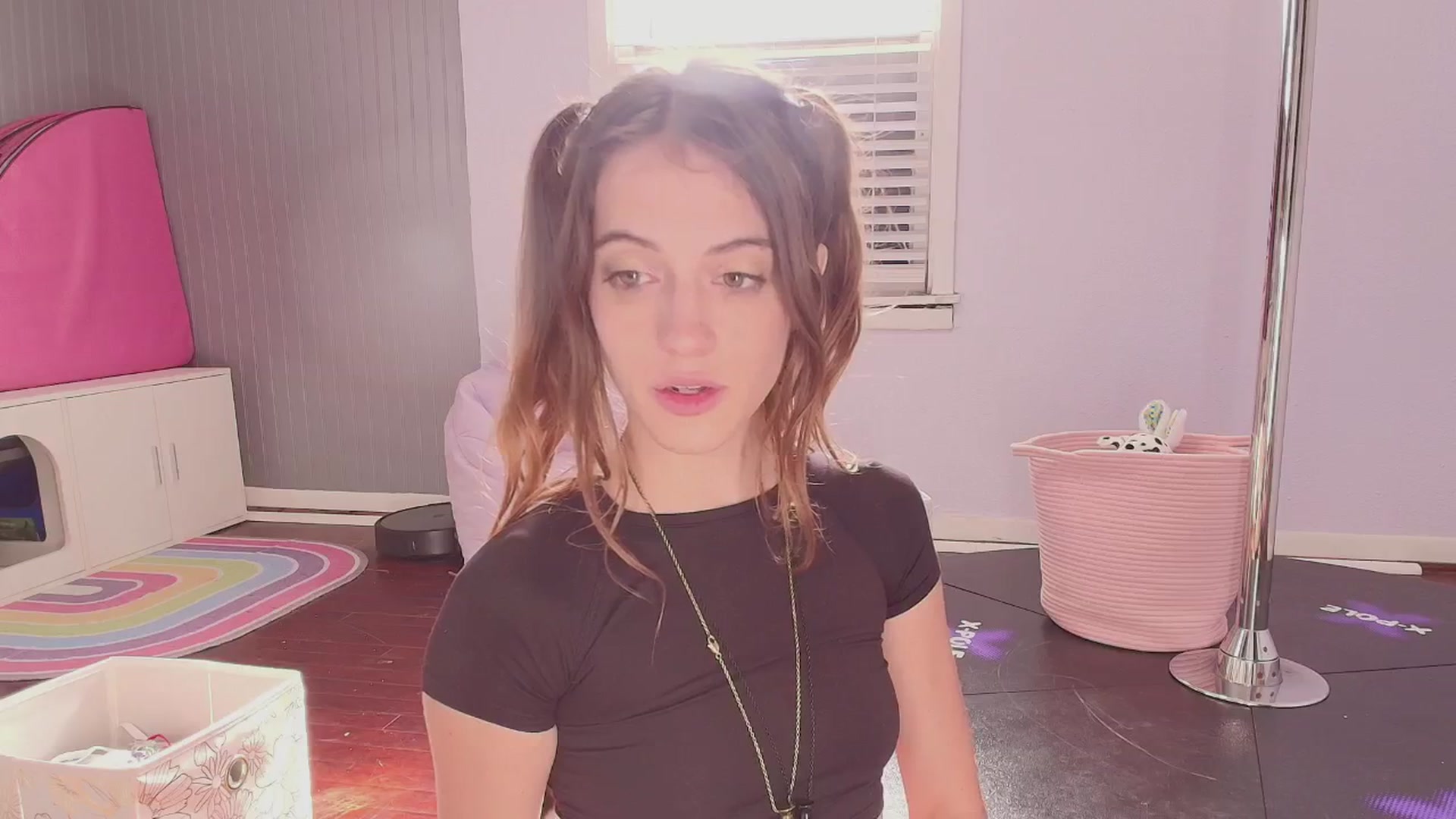 Gallery image thumbnail from NaomiDee's myfreecams stream on, 03/02/2025, 23:09 image 14 of 20