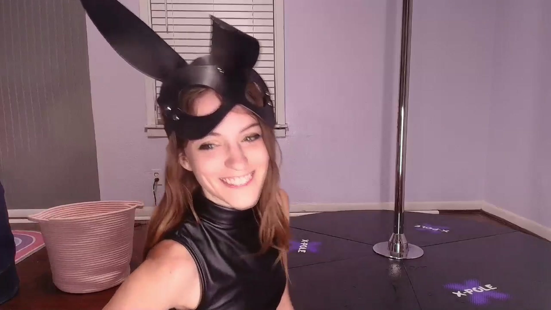 Gallery image thumbnail from NaomiDee's myfreecams stream on, 03/07/2025, 05:47 image 17 of 20