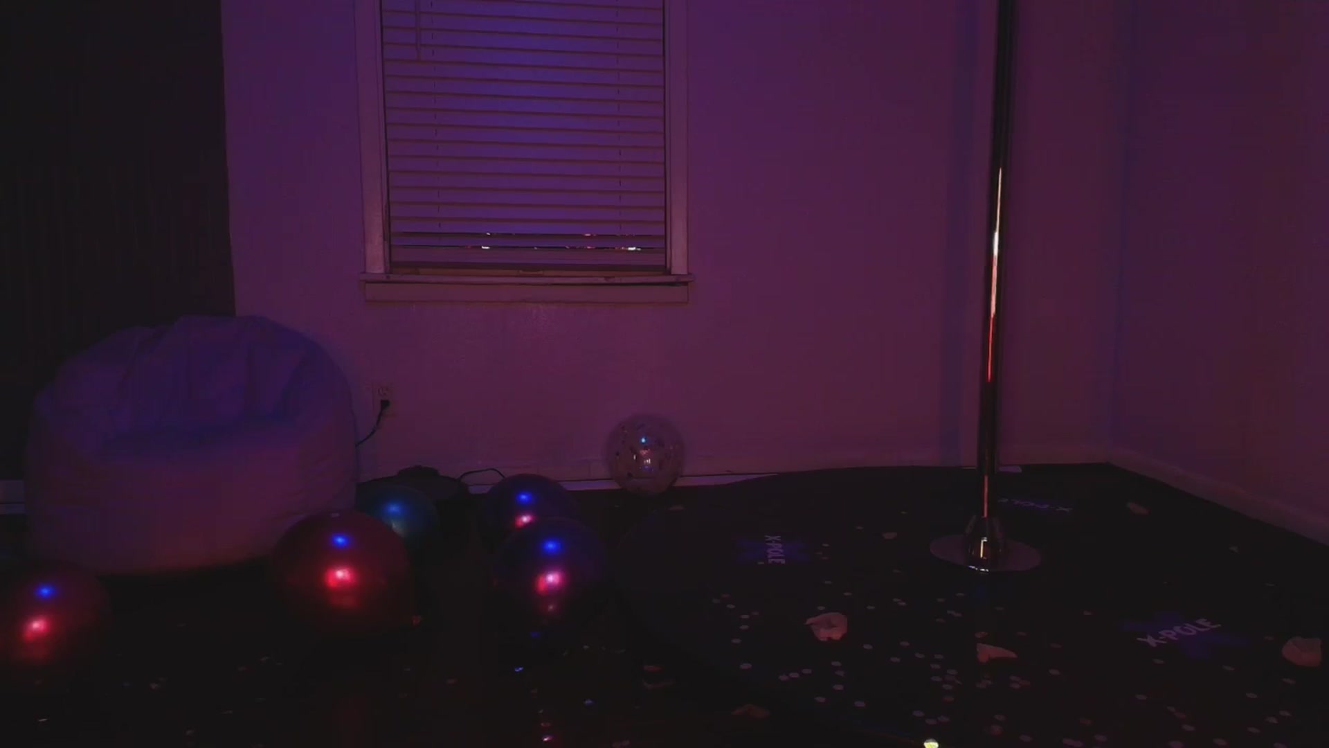 Gallery image thumbnail from NaomiDee's myfreecams stream on, 04/13/2025, 09:43 image 12 of 20