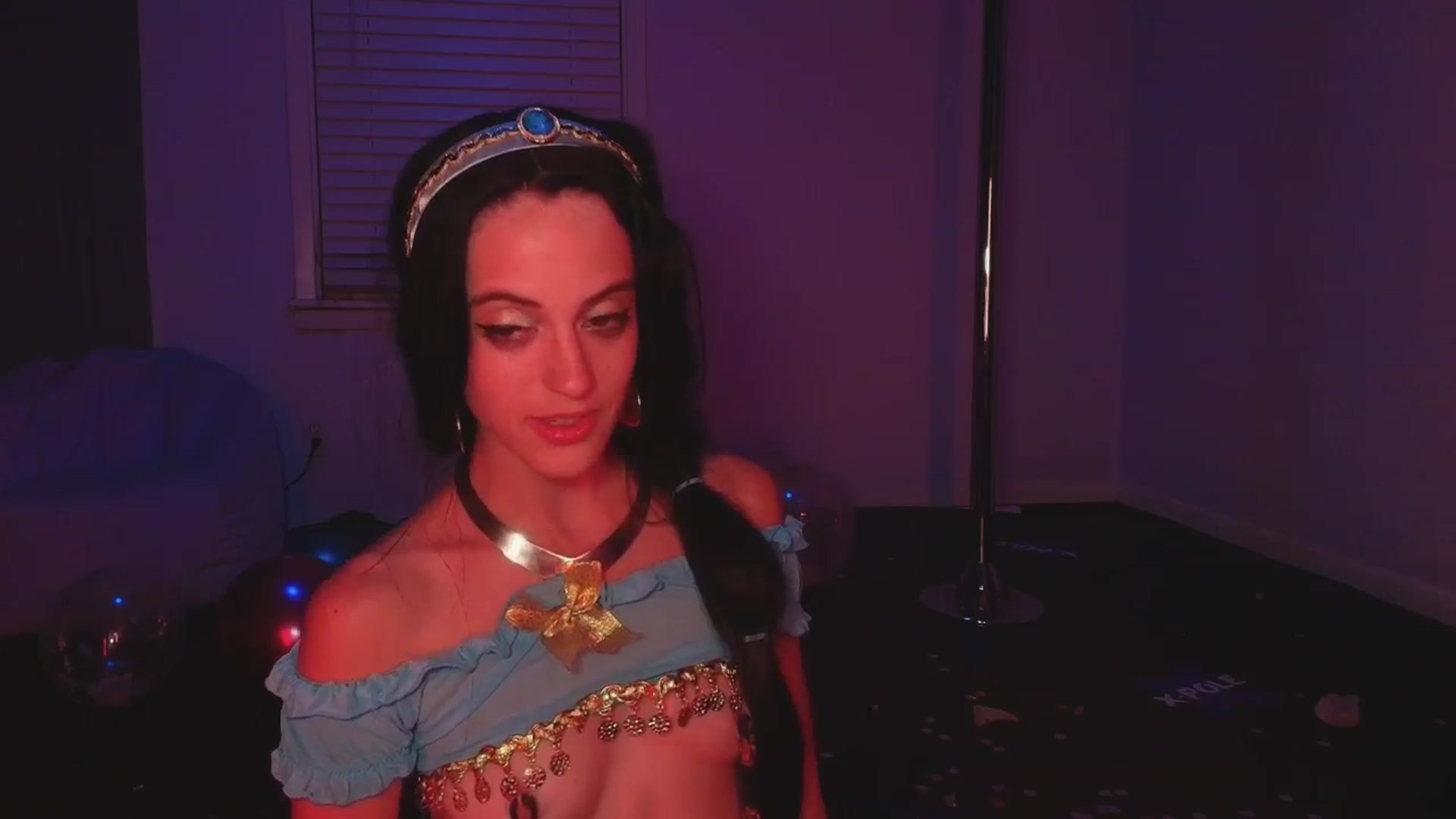 Gallery image thumbnail from NaomiDee's myfreecams stream on, 04/13/2025, 09:43 image 7 of 20